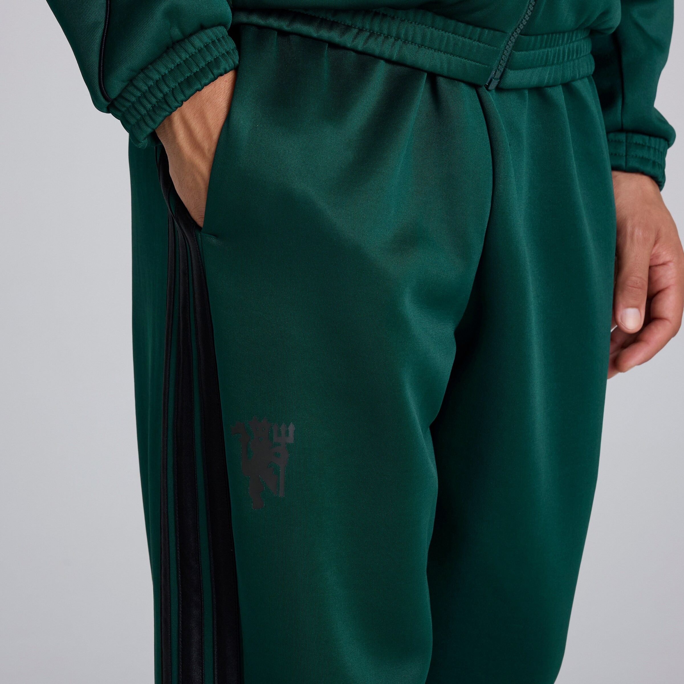 Manchester United x adidas Stadium Track Pants Green Green Detail [5-6]