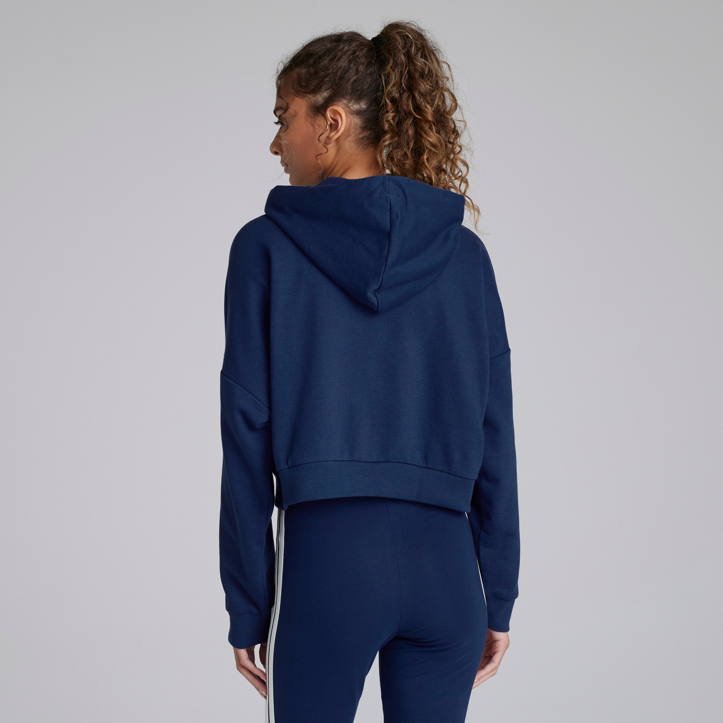 Manchester United x adidas Womens Essentials 3-Stripes French Terry 1/4 Zip Hoodie Blue Bleu Détail [2-5]