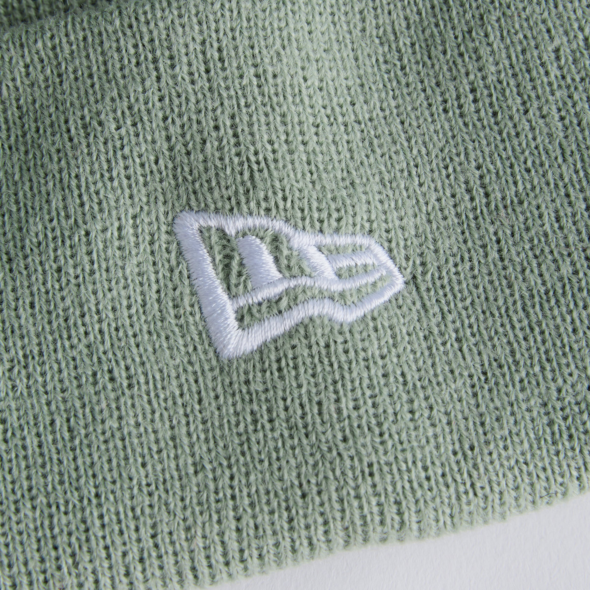 Manchester United x New Era Seasonal Cuff Beanie Green Green Detail [4-4]