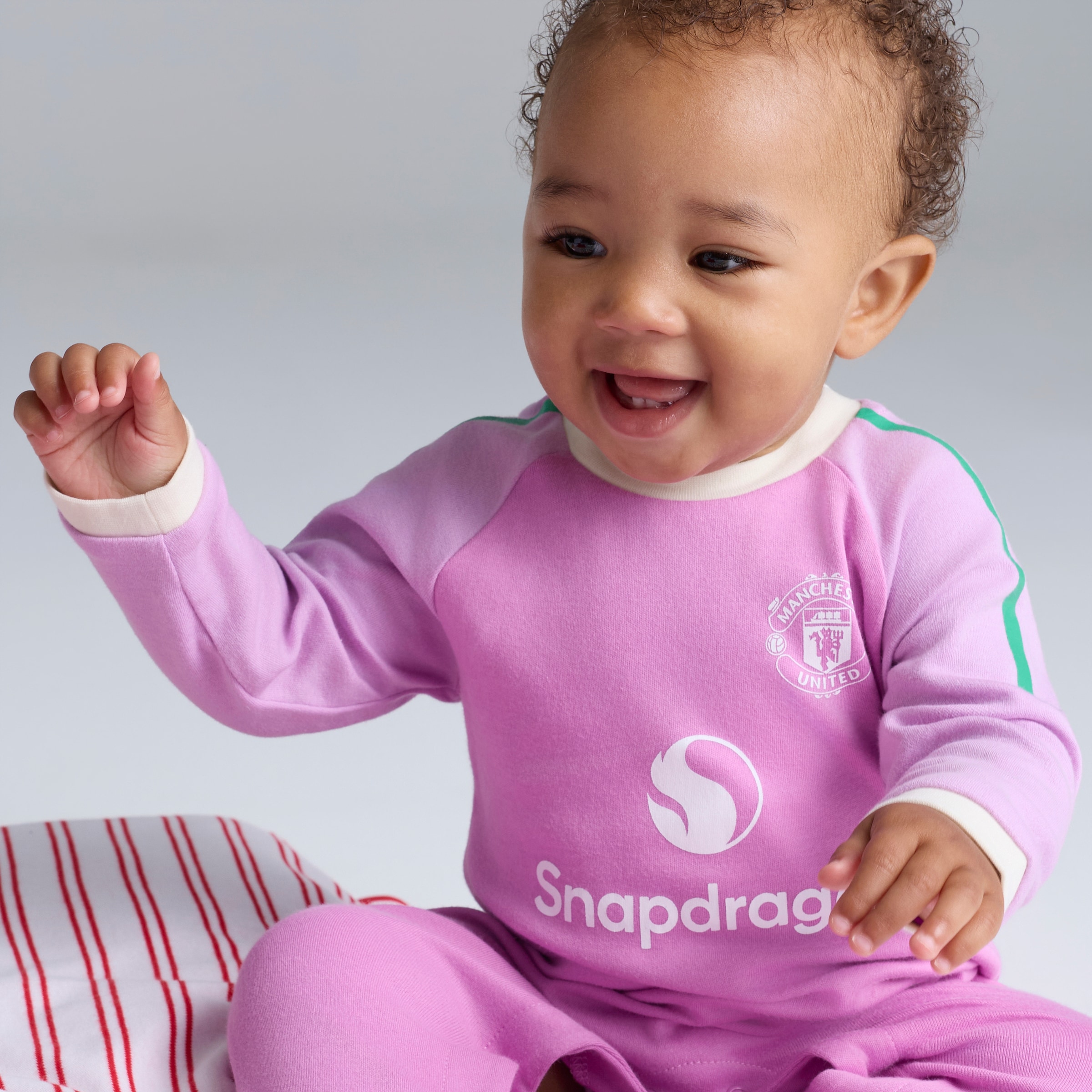 Manchester United Baby 26/27 Goalkeeper Sleepsuit Pink Pink Detail [6-6]