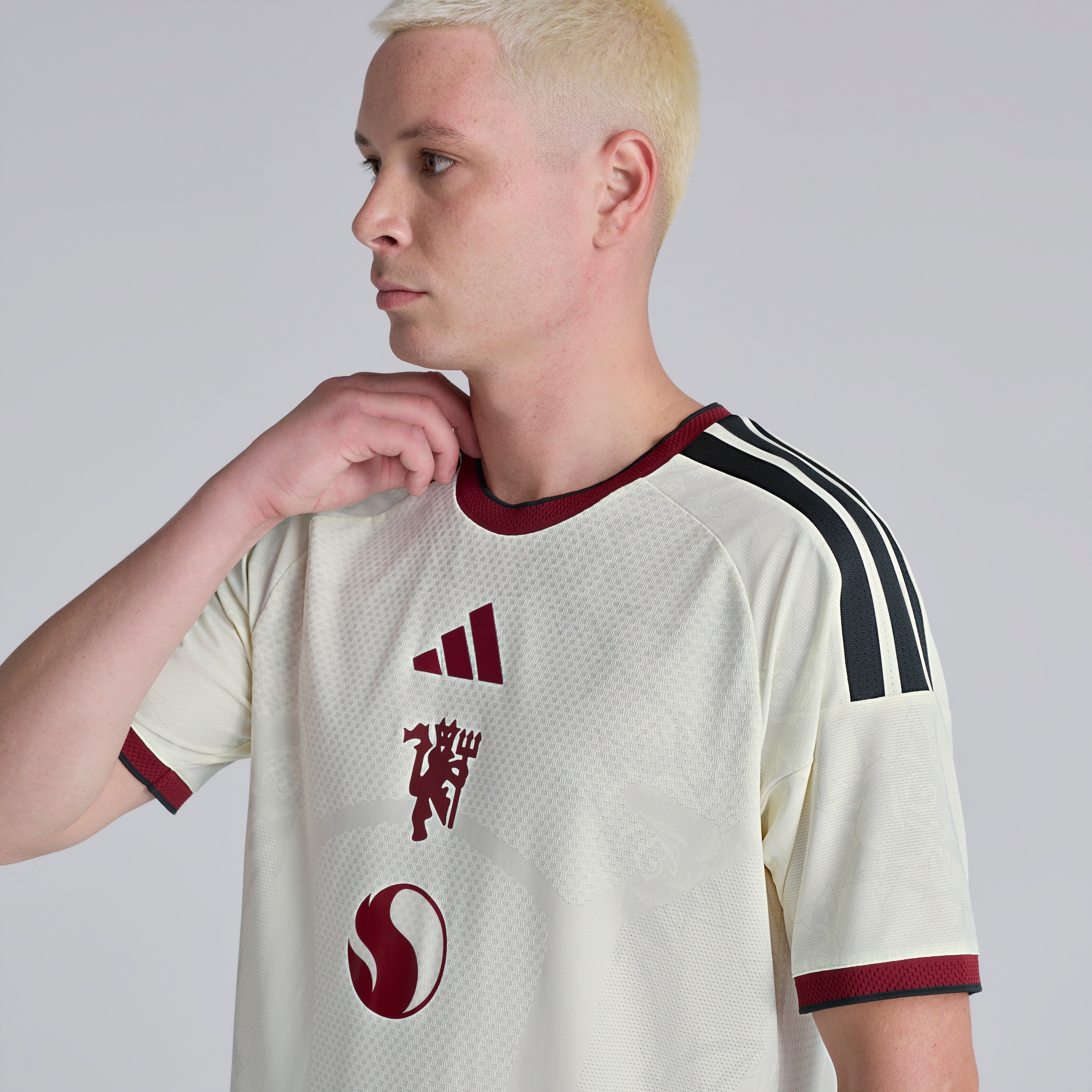 Manchester United 26/27 Third Authentic Jersey with Fernandes 8 UCL Printing & Badge Beige Detail [7-7]