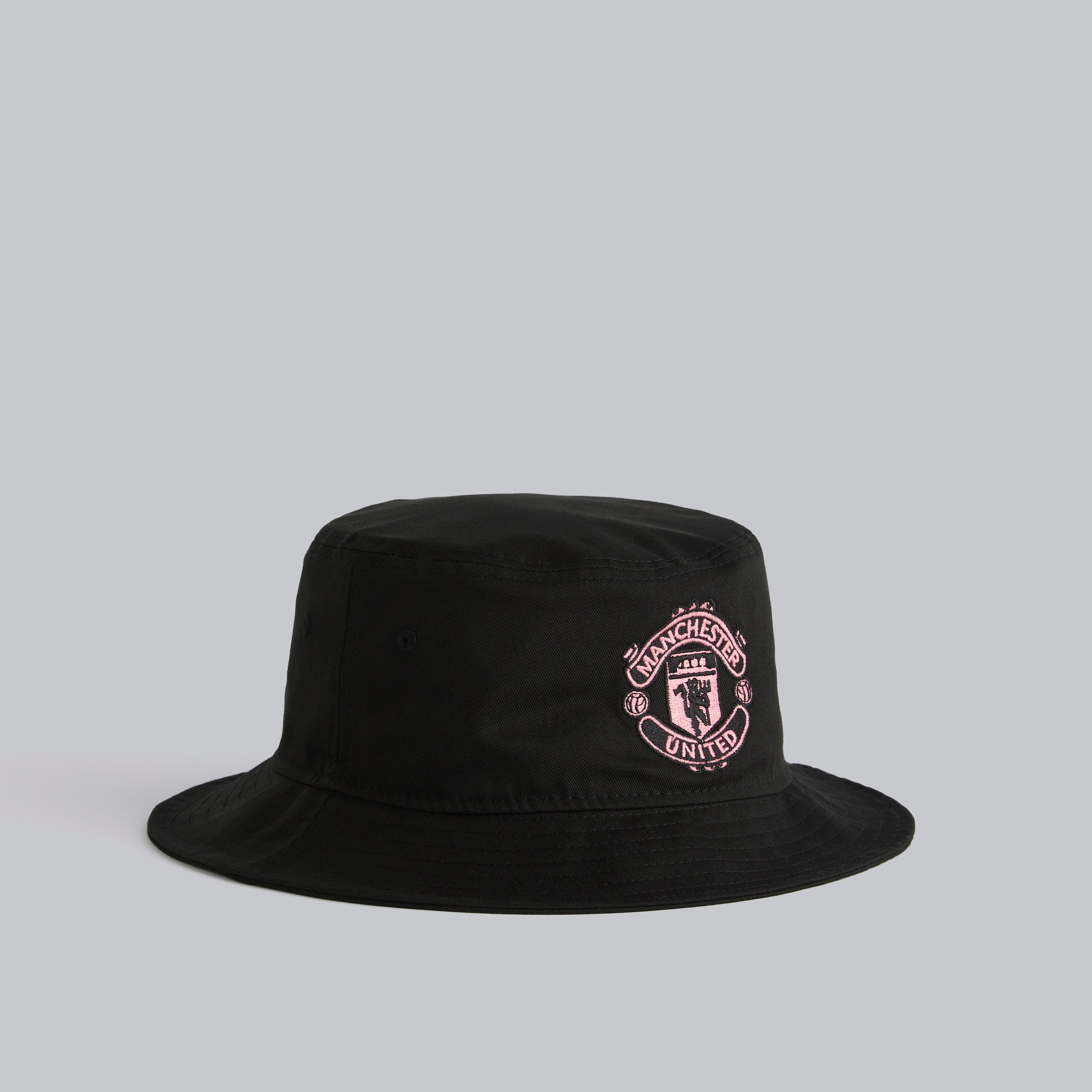 Manchester United x New Era Neon Crest Bucket Hat Black Black Detail [3-5]