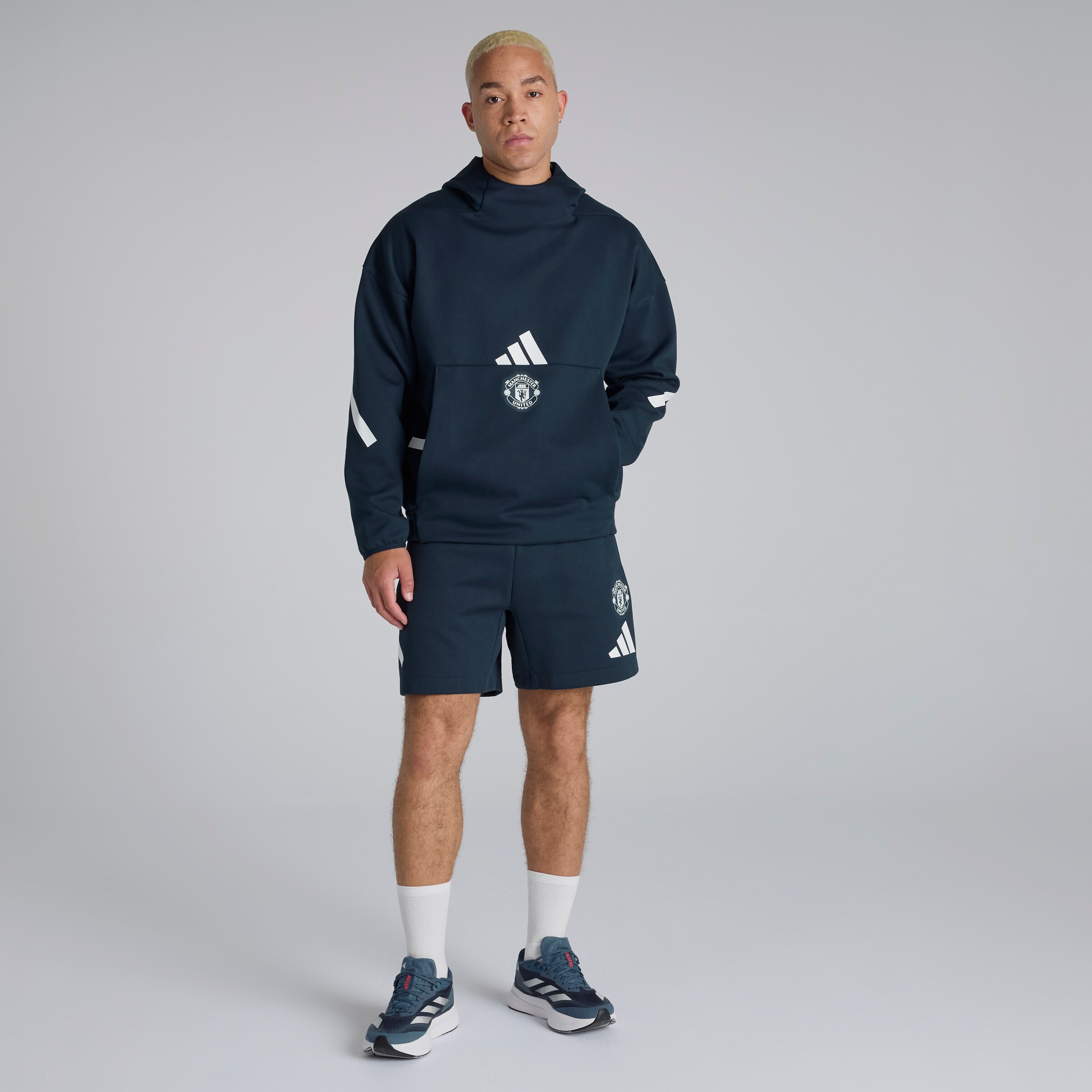 Manchester United x adidas Z.N.E. Hoodie Navy Navy blue Detail [3-5]