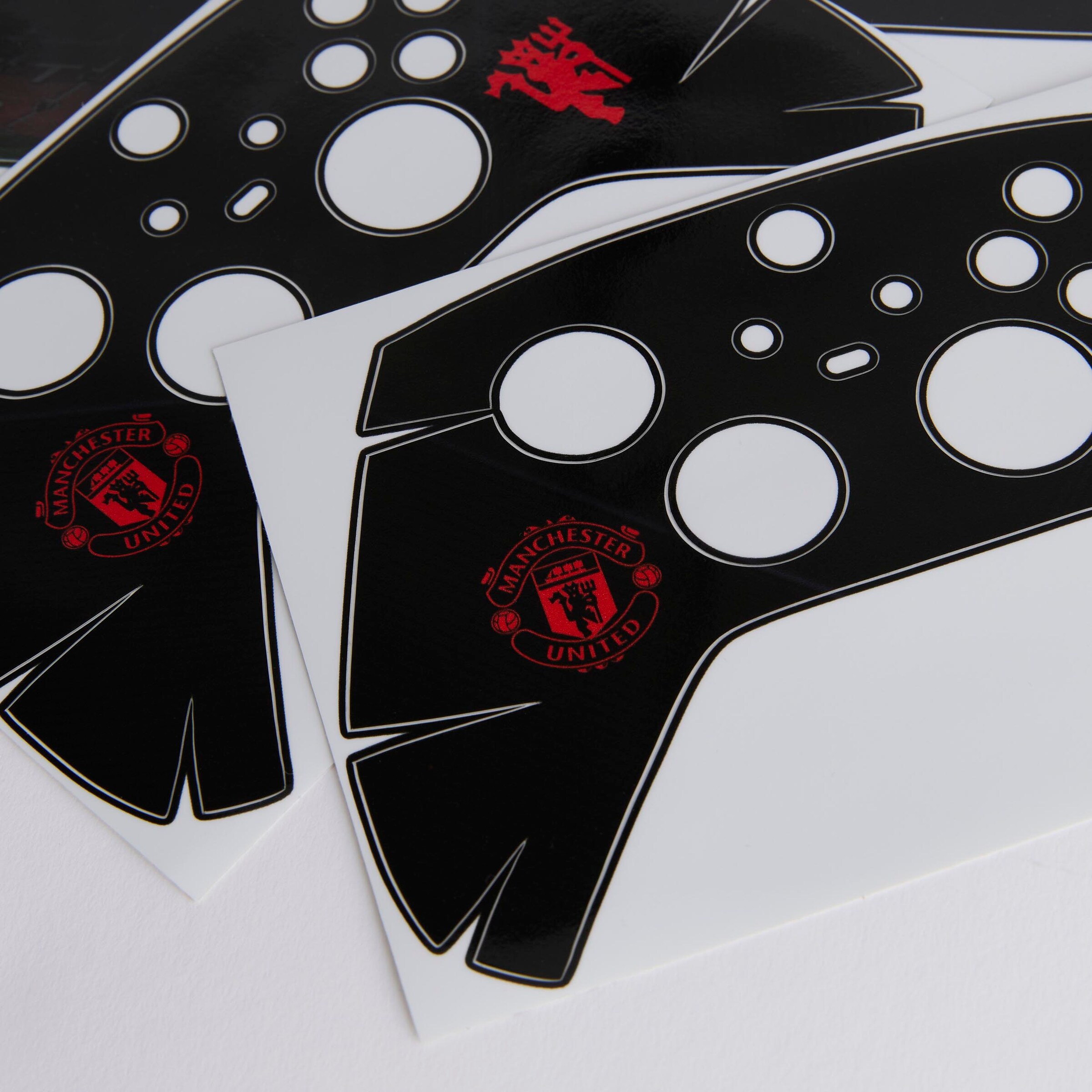 Manchester United Xbox Series S Console Skin Bundle Black Detail [2-4]