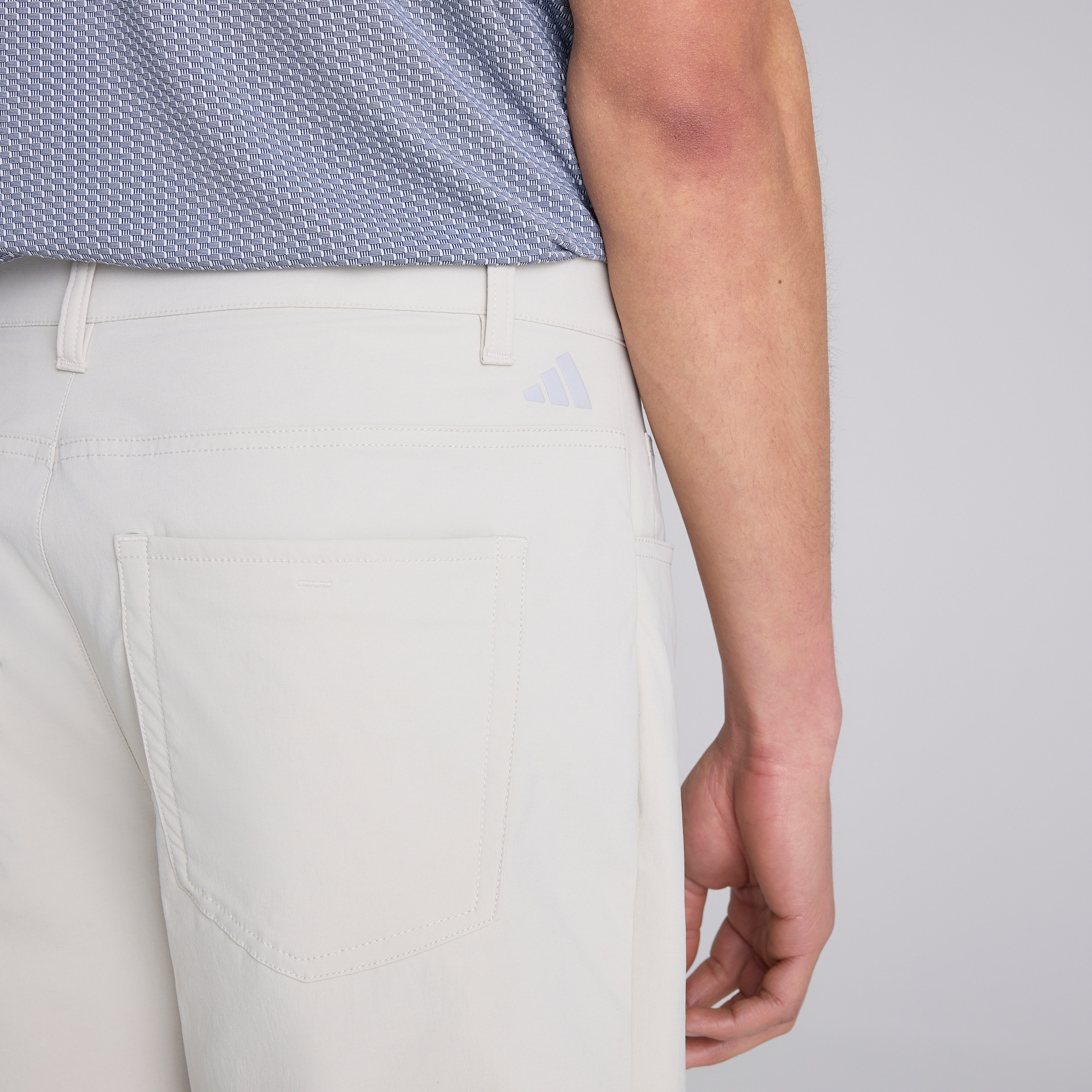 Manchester United x adidas Golf Ultimate365 5-Pocket Golf Shorts Beige White Detail [4-5]