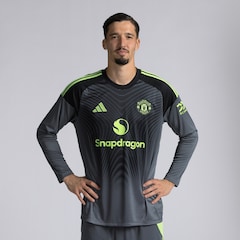 Manchester United 25/26 Goalkeeper Long Sleeve Shirt