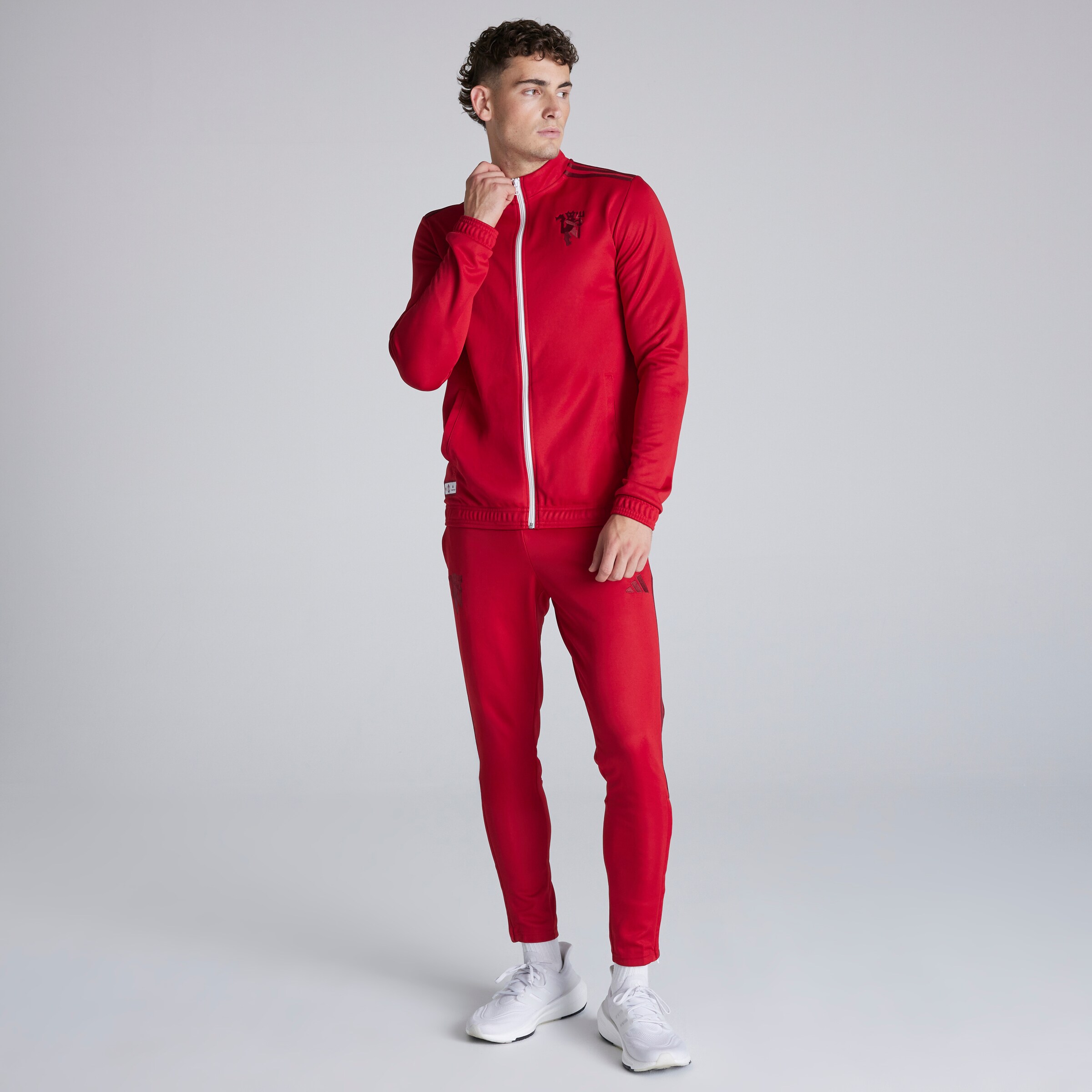 Manchester United x adidas Red Jacket 빨간색 세부 사항 [3-5]