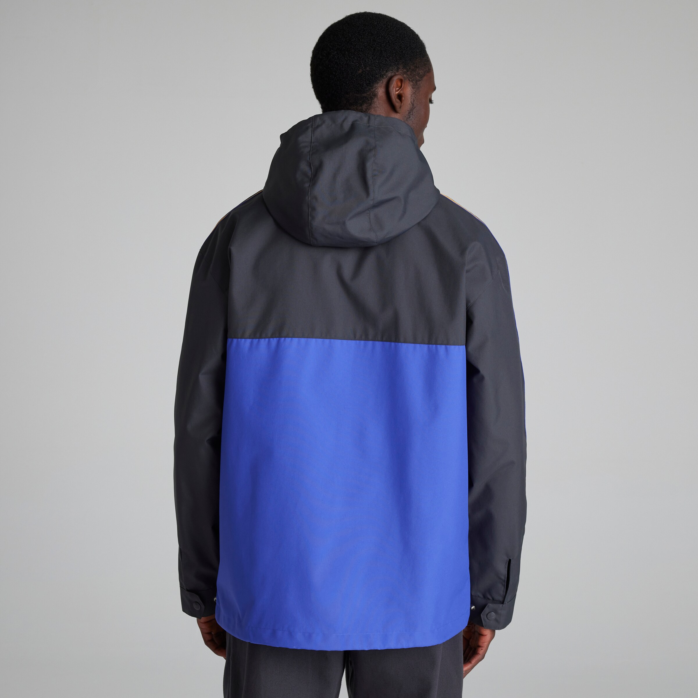 Manchester United Terrace Icons Parka Black Detail [2-6]