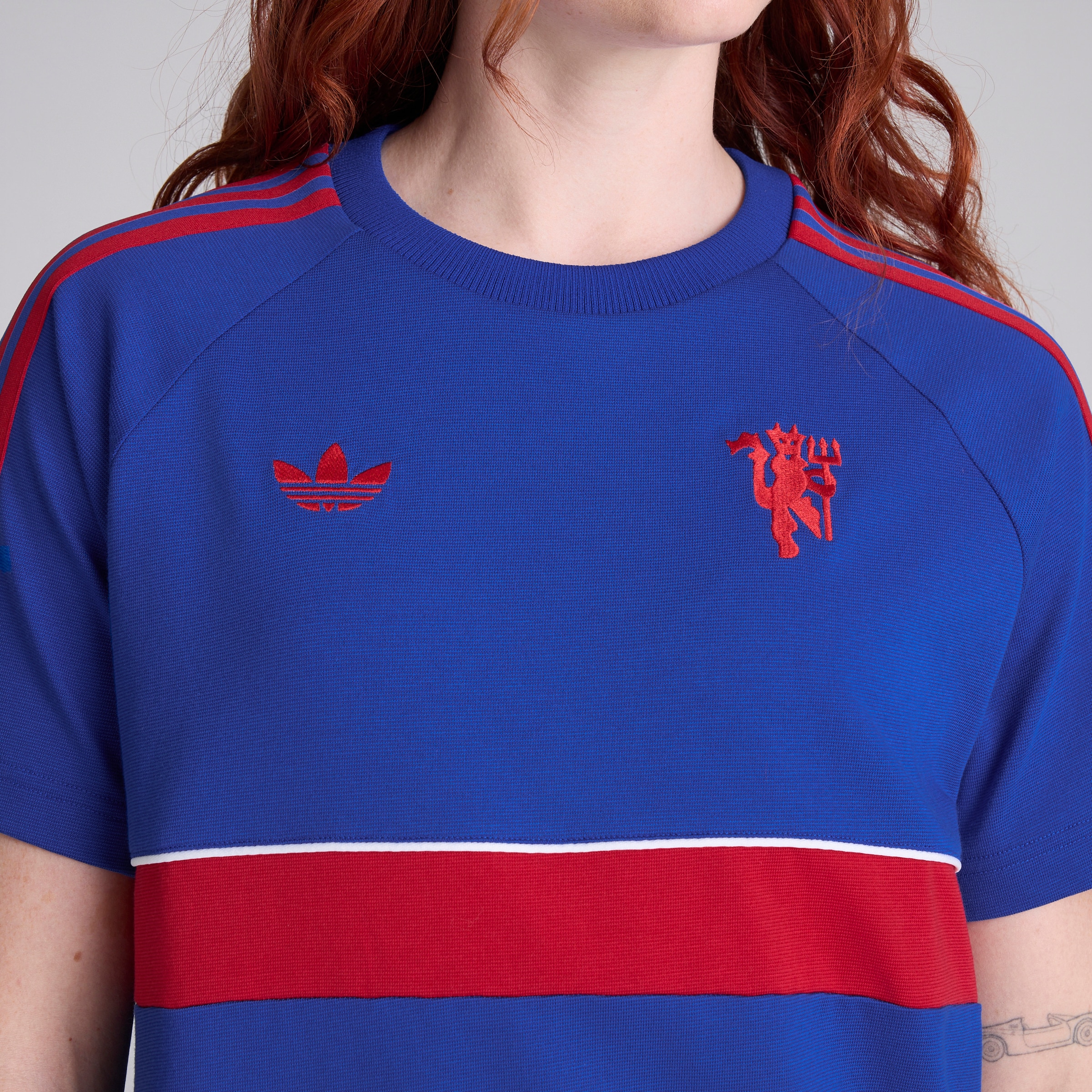 Manchester United x adidas Womens Originals Dress Blue 蓝色 细节 [4-5]