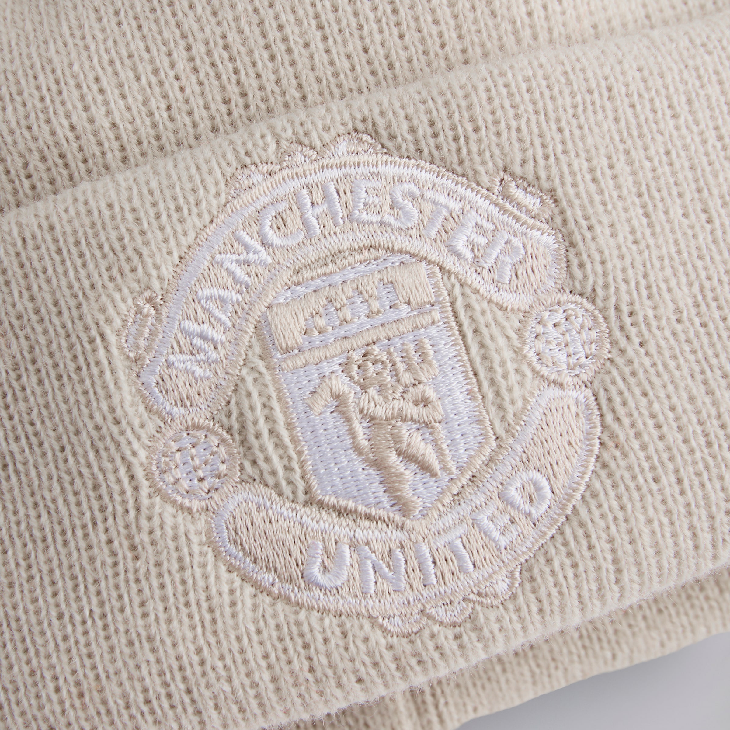 Manchester United x New Era Baby My First Bobble Beanie Stone Beige Detail [3-4]