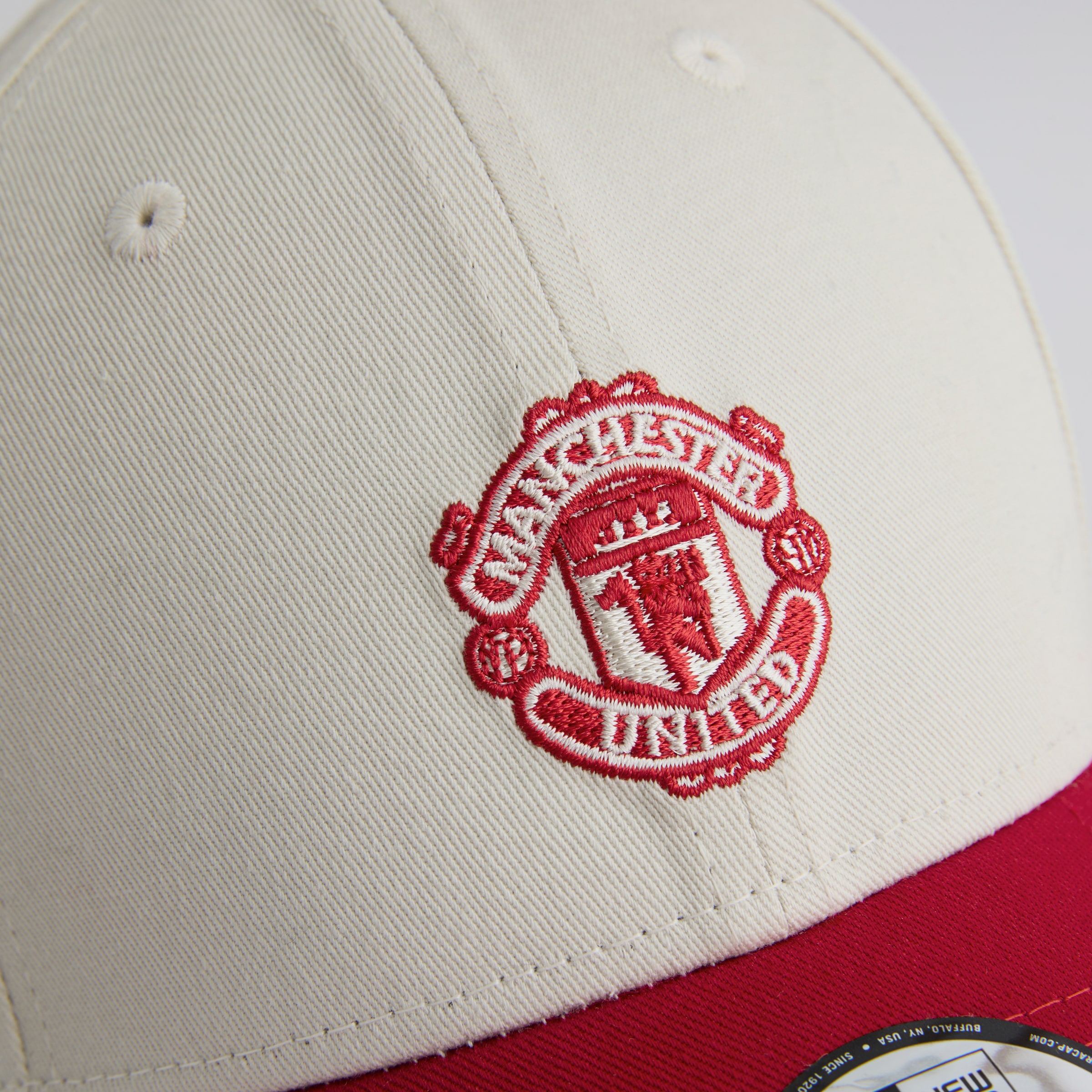 Manchester United x New Era Kids 9Forty Contrast Cap Cream Beige Detail [5-5]