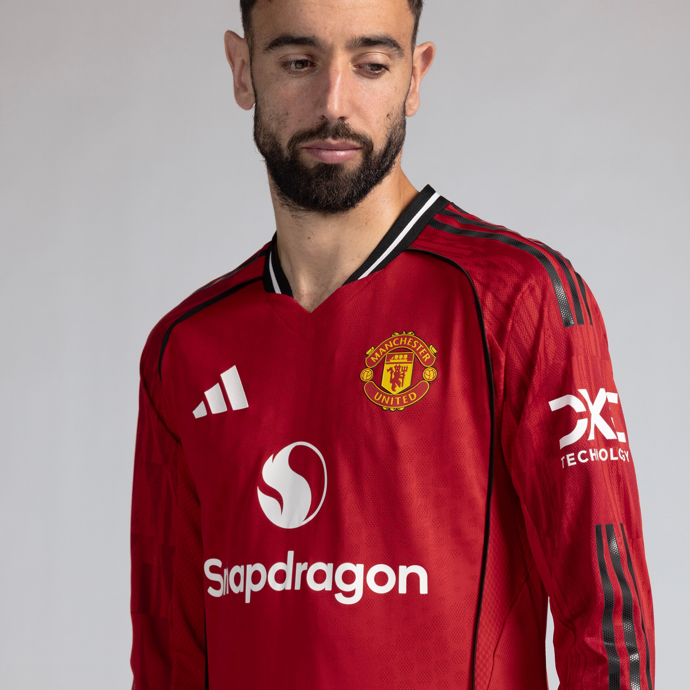 Manchester United 25/26 Home Long Sleeve Authentic Jersey Red Detail [4-5]