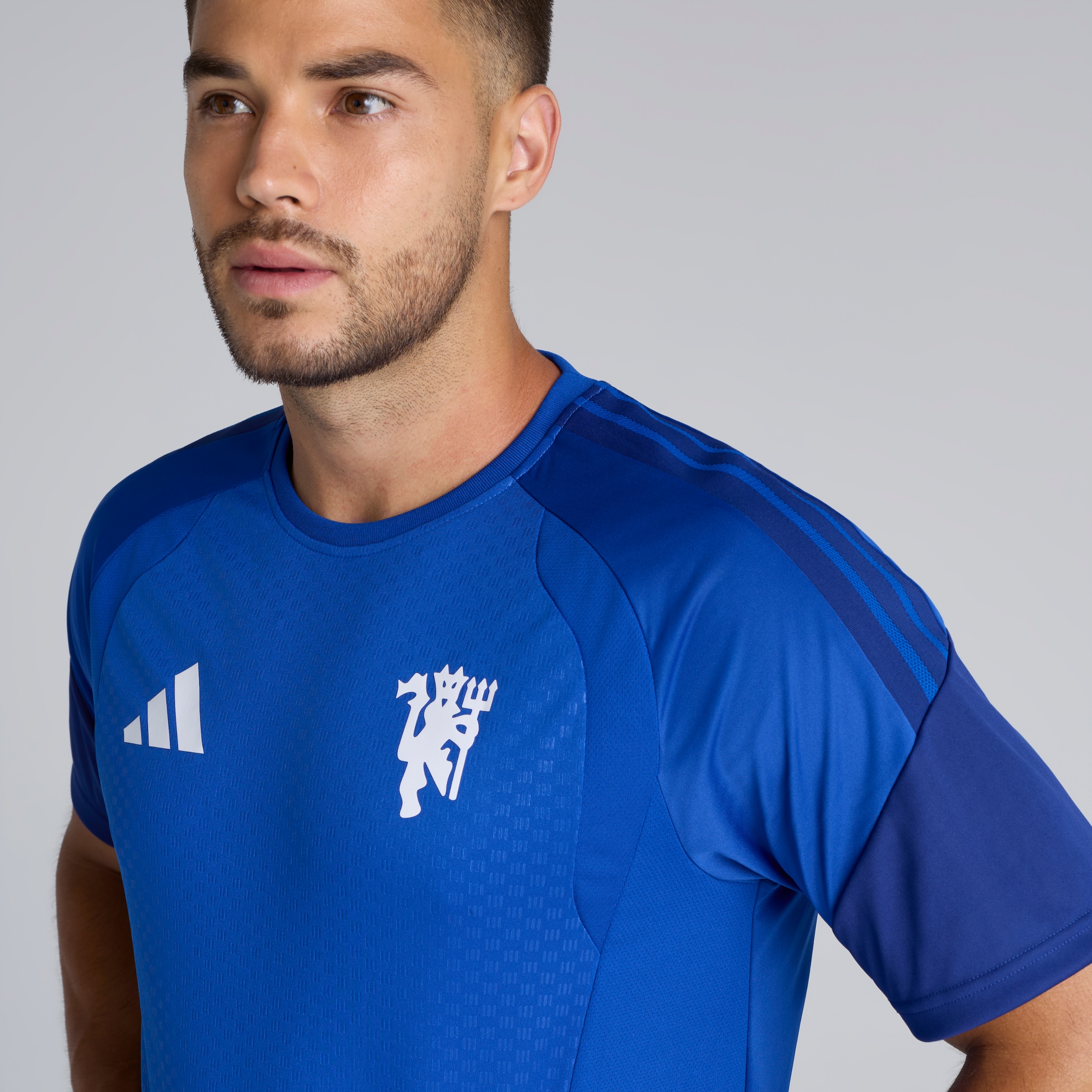 Manchester United 26/27 Cup Training Tiro Jersey Blue 蓝色 细节 [5-6]
