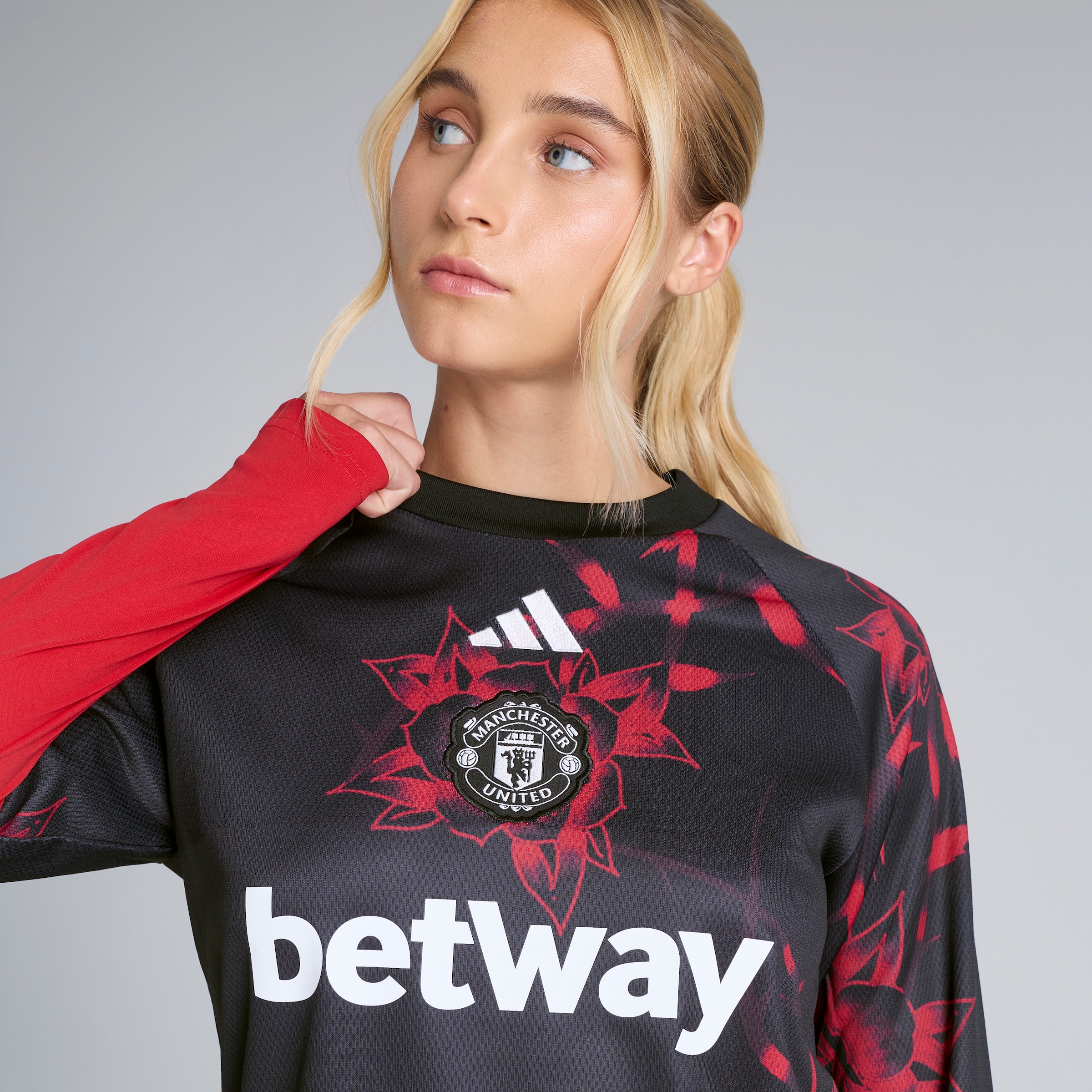 Manchester United Womens 26/27 Home Pre Match Warm Top (Sponsored) Red Detail [4-5]