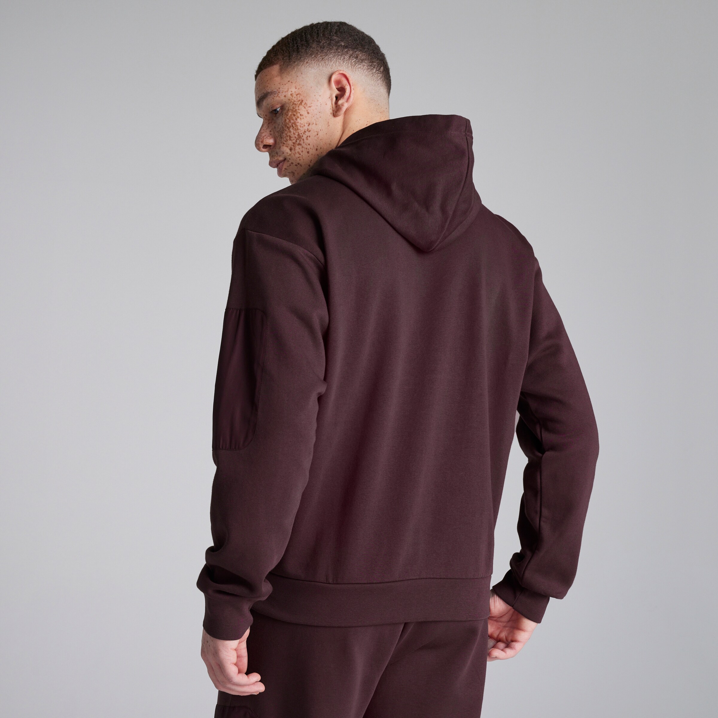 Manchester United x adidas City Escape Fleece Hoodie Red Red Detail [2-5]