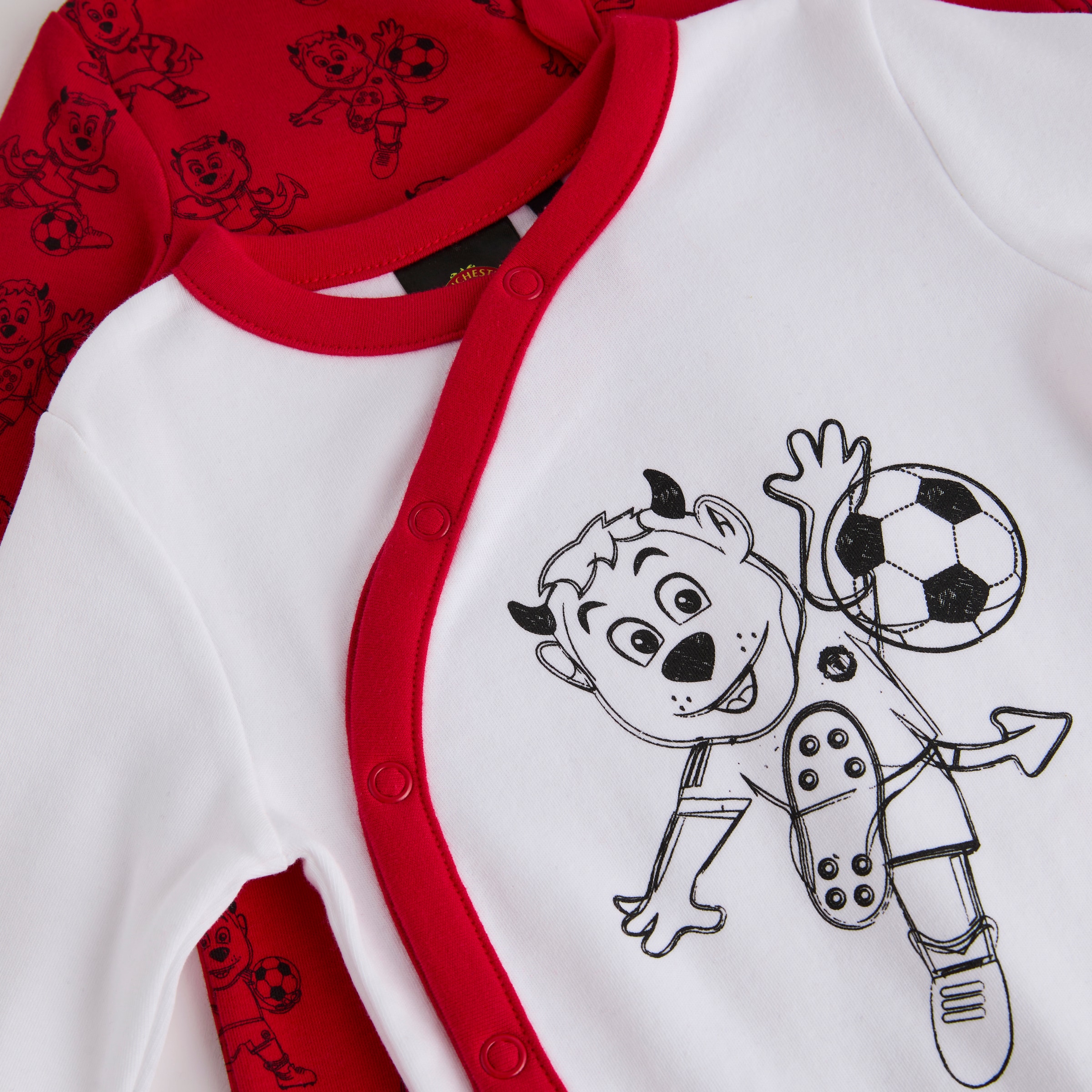 Manchester United Baby Fred The Red Print Sleepsuit, Bodysuit, Bib & Hat Gift Bag Set Multi Multi Detail [3-4]