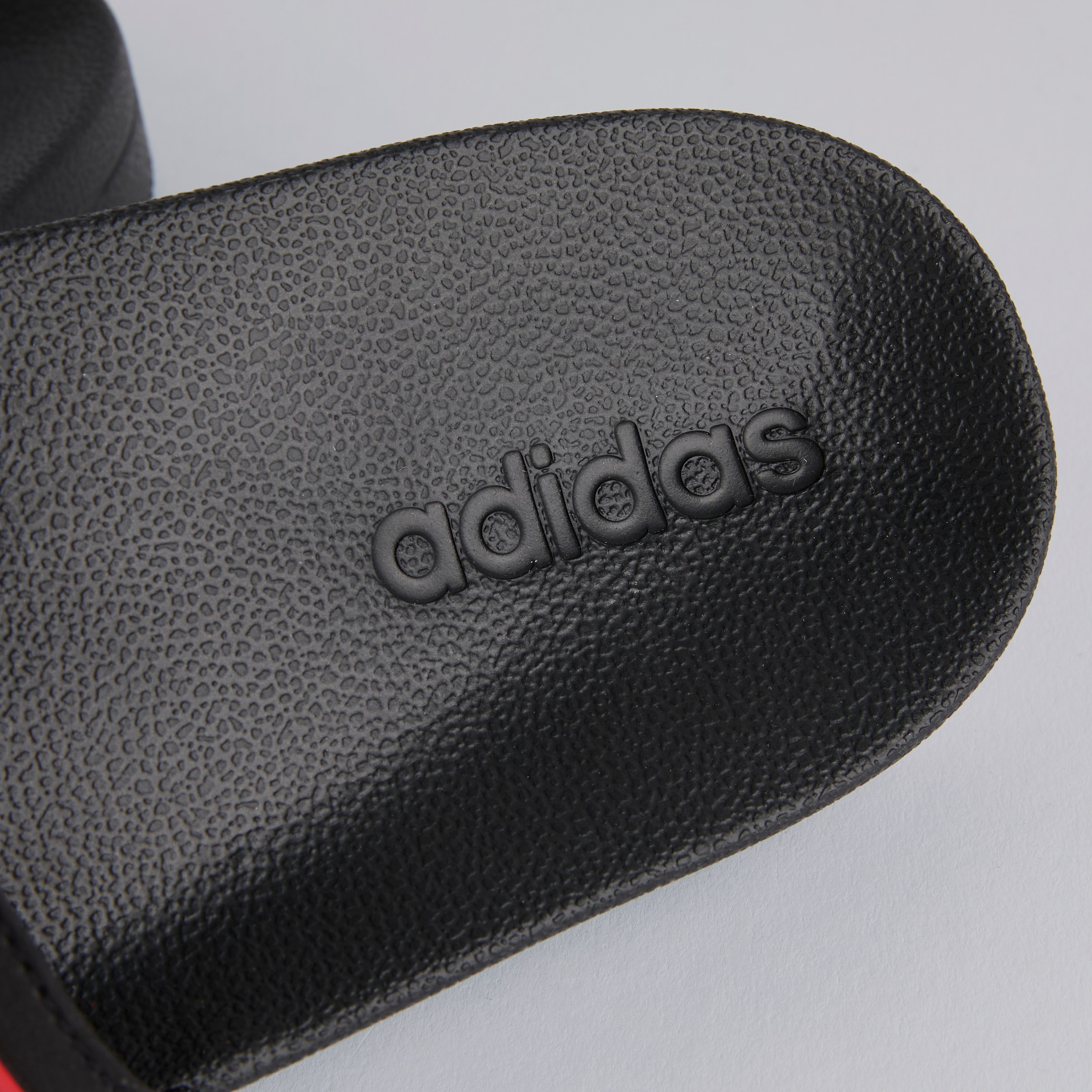 Manchester United x adidas Adilette Mens Slider Black Negro Detalle [4-5]