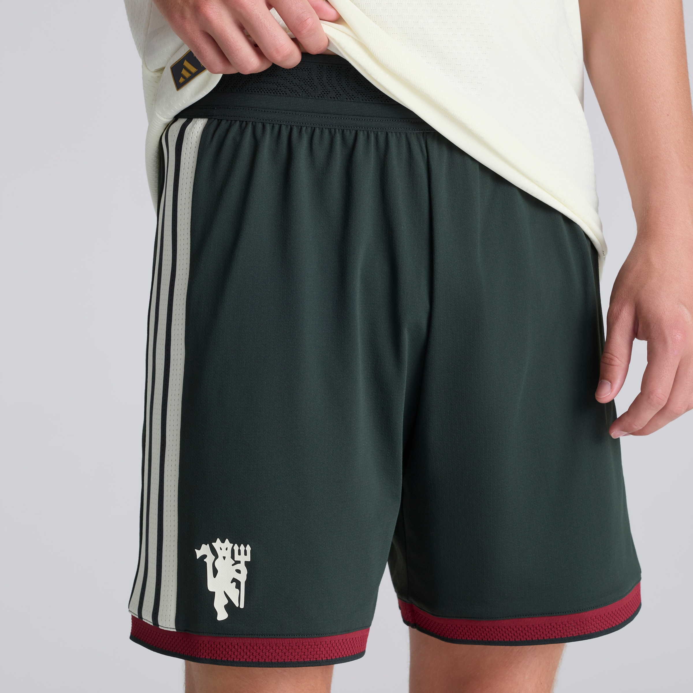 Manchester United 26/27 Third Authentic Shorts Green 绿色 细节 [2-5]