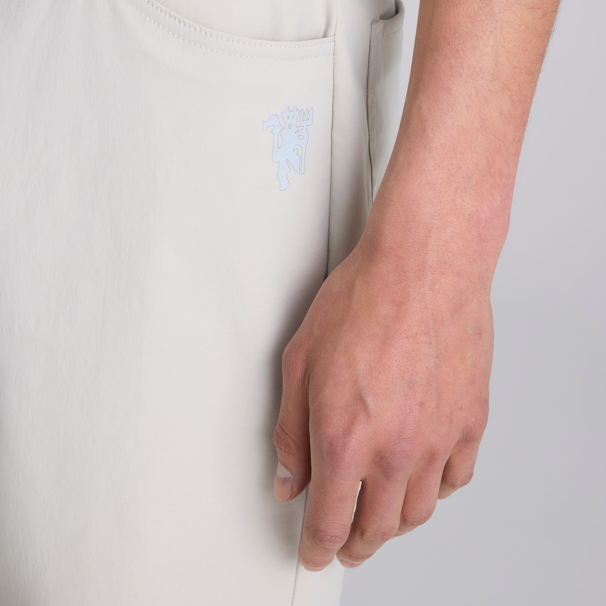 Manchester United x adidas Golf Ultimate365 5-Pocket Golf Shorts Beige White Detail [5-5]
