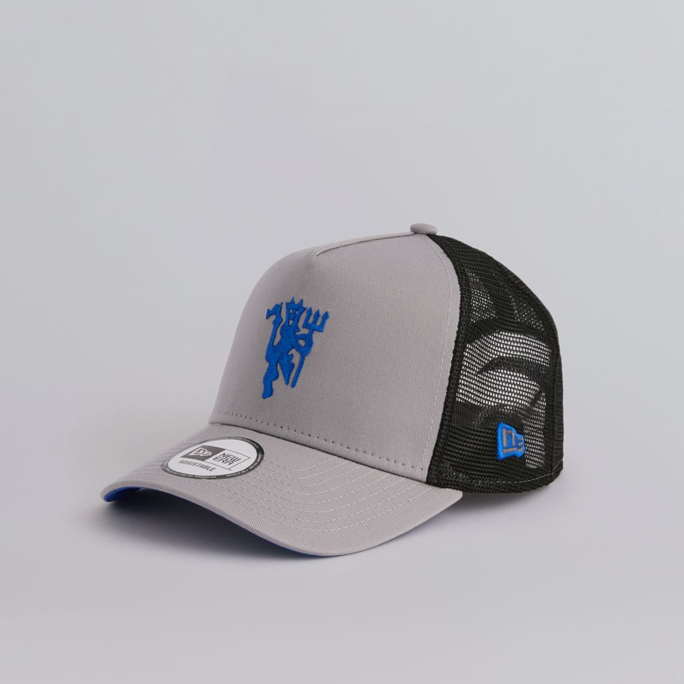 Manchester United x New Era Devil Trucker Cap Grey Grey Detail [4-5]
