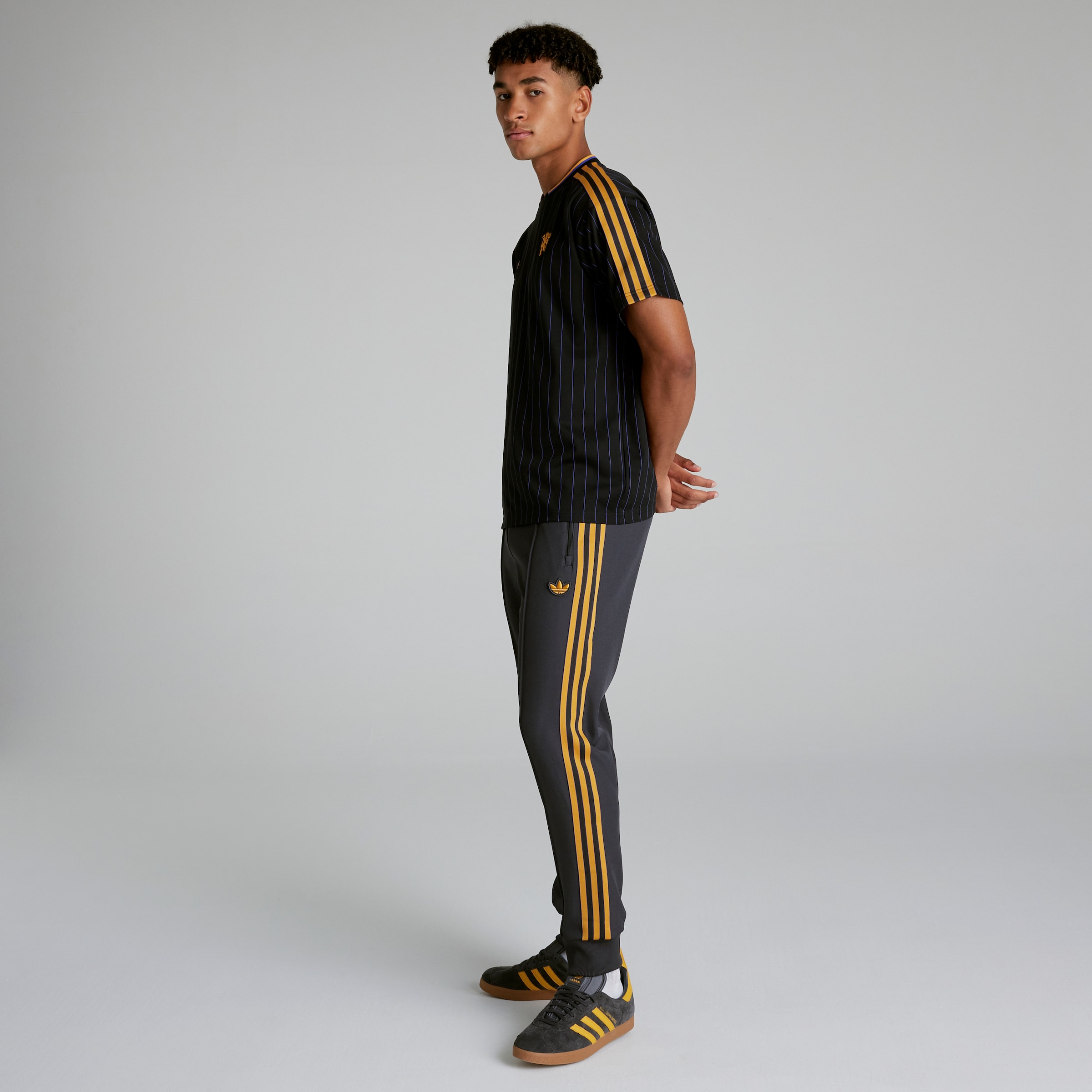 Manchester United Terrace Icons Jersey Black Detail [3-6]