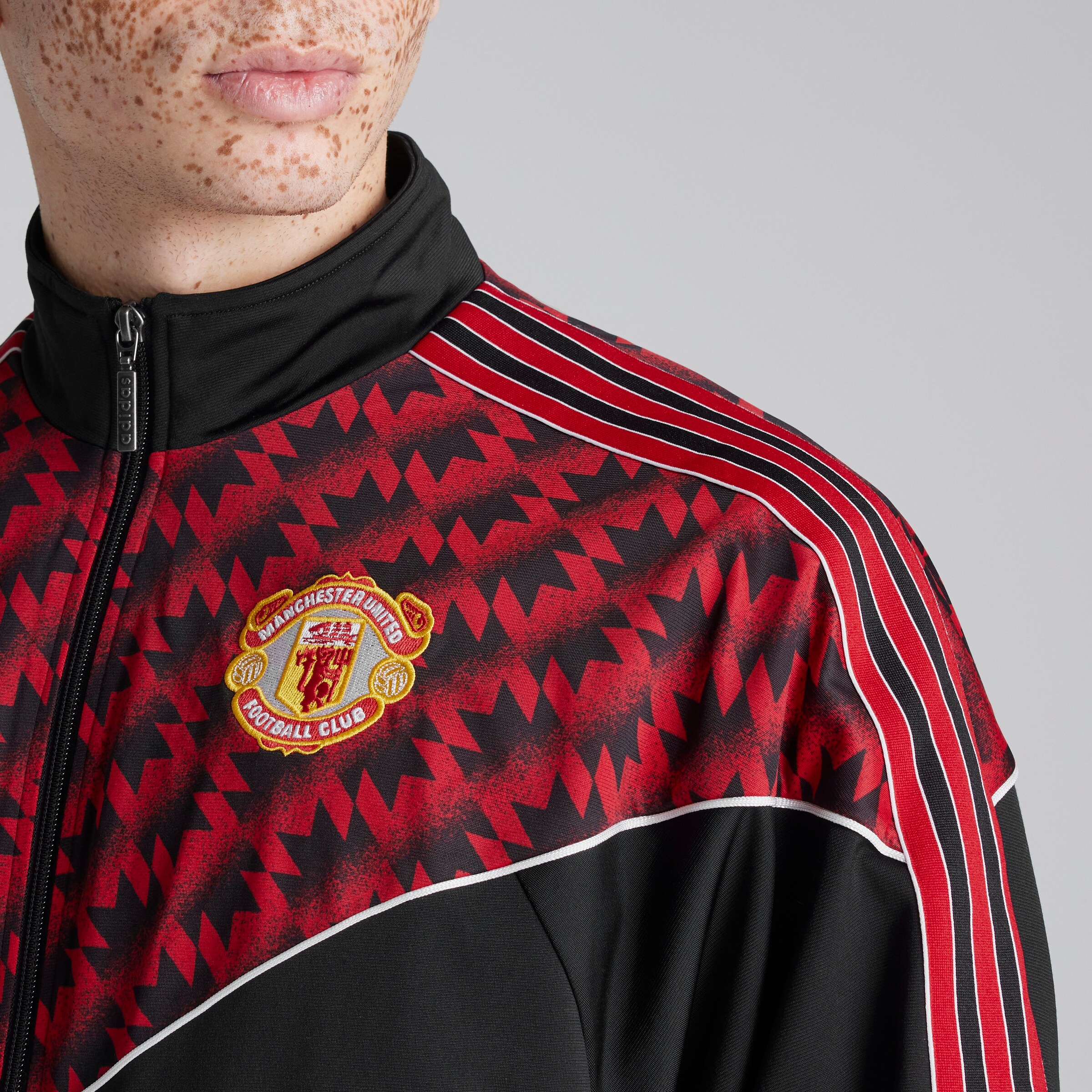 Manchester United x adidas Bring Back 1991 Track Top Black Black Detail [4-12]