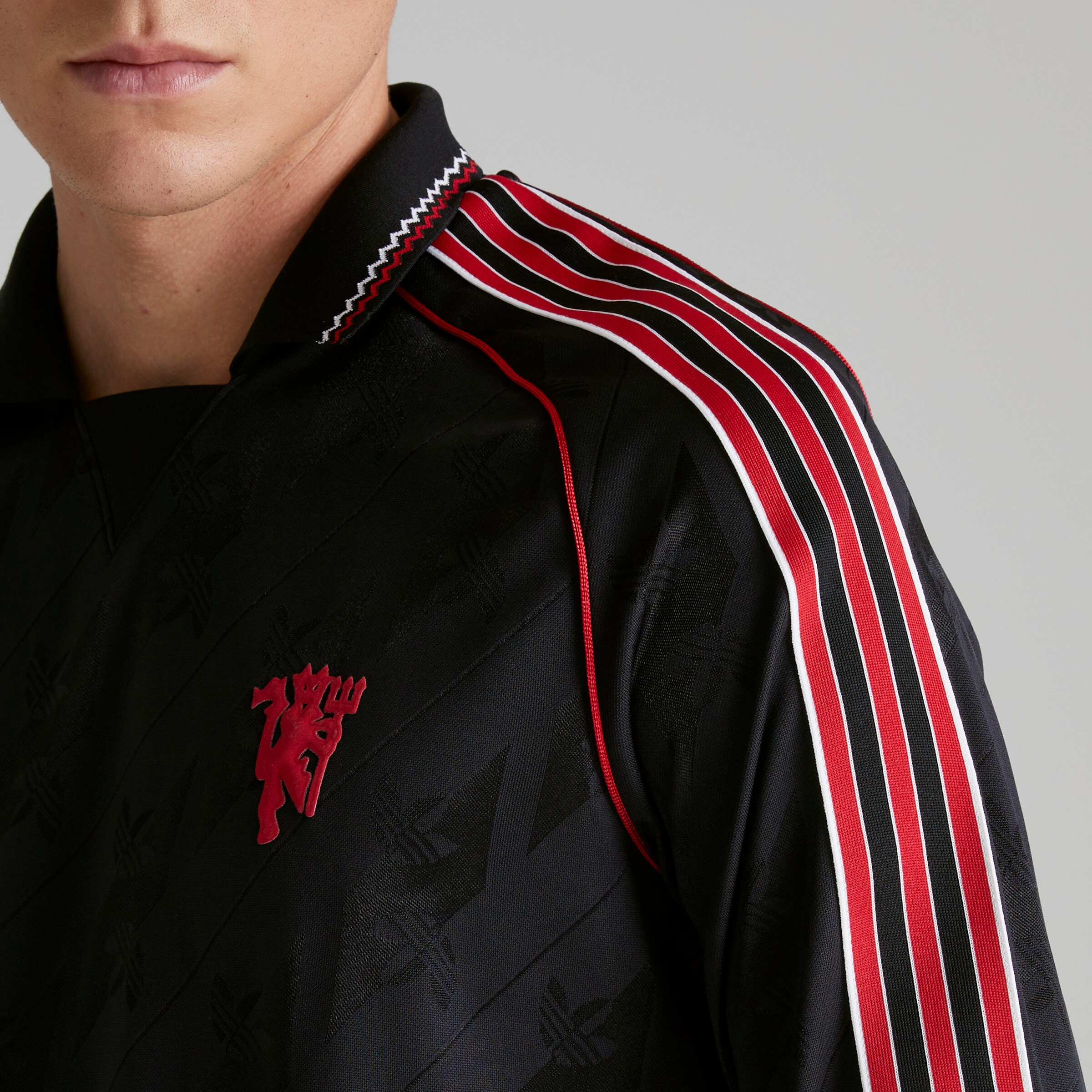 Manchester United Originals LFSTLR Jersey Black Detail [4-7]