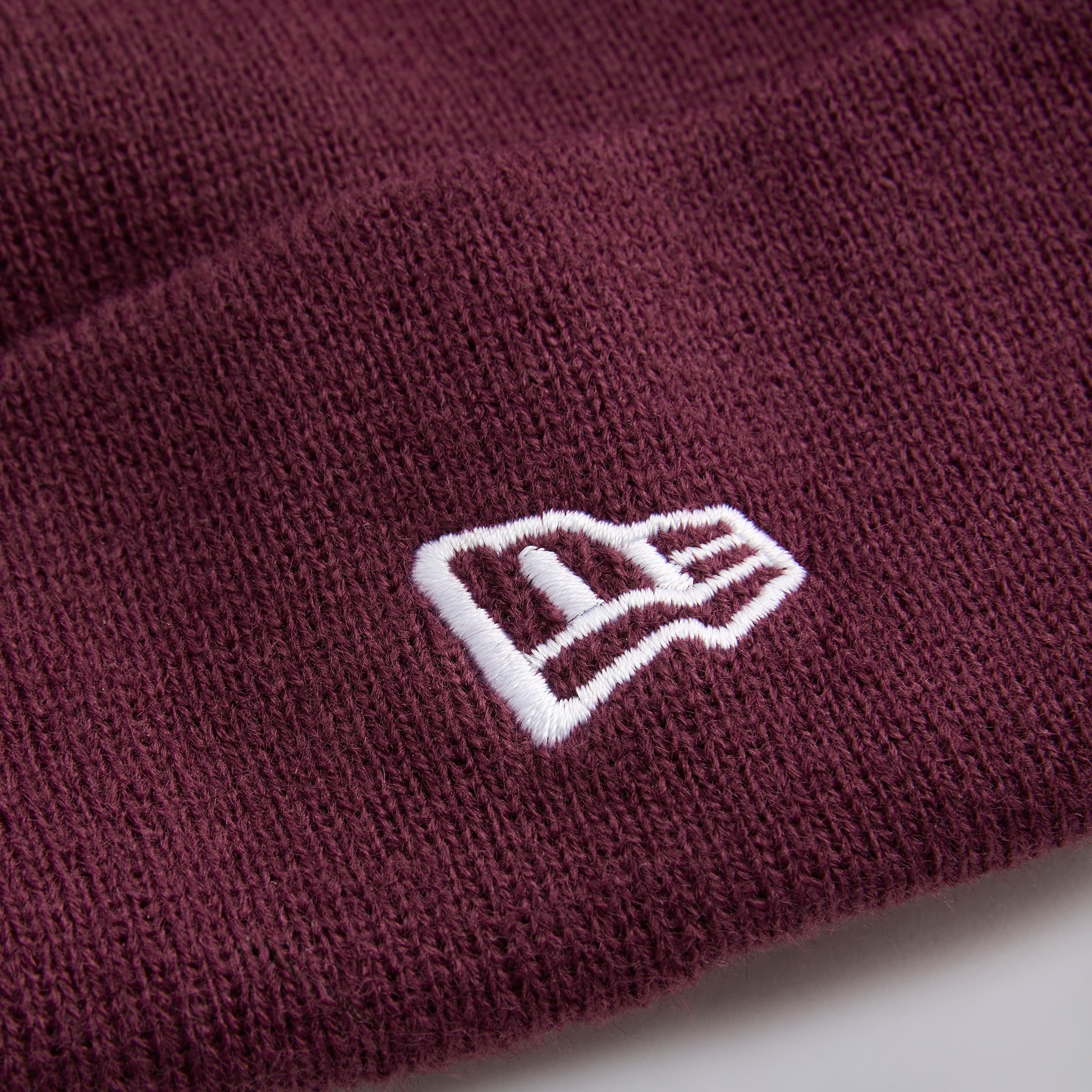 Manchester United x New Era Bobble Beanie Burgundy Red Detail [4-4]