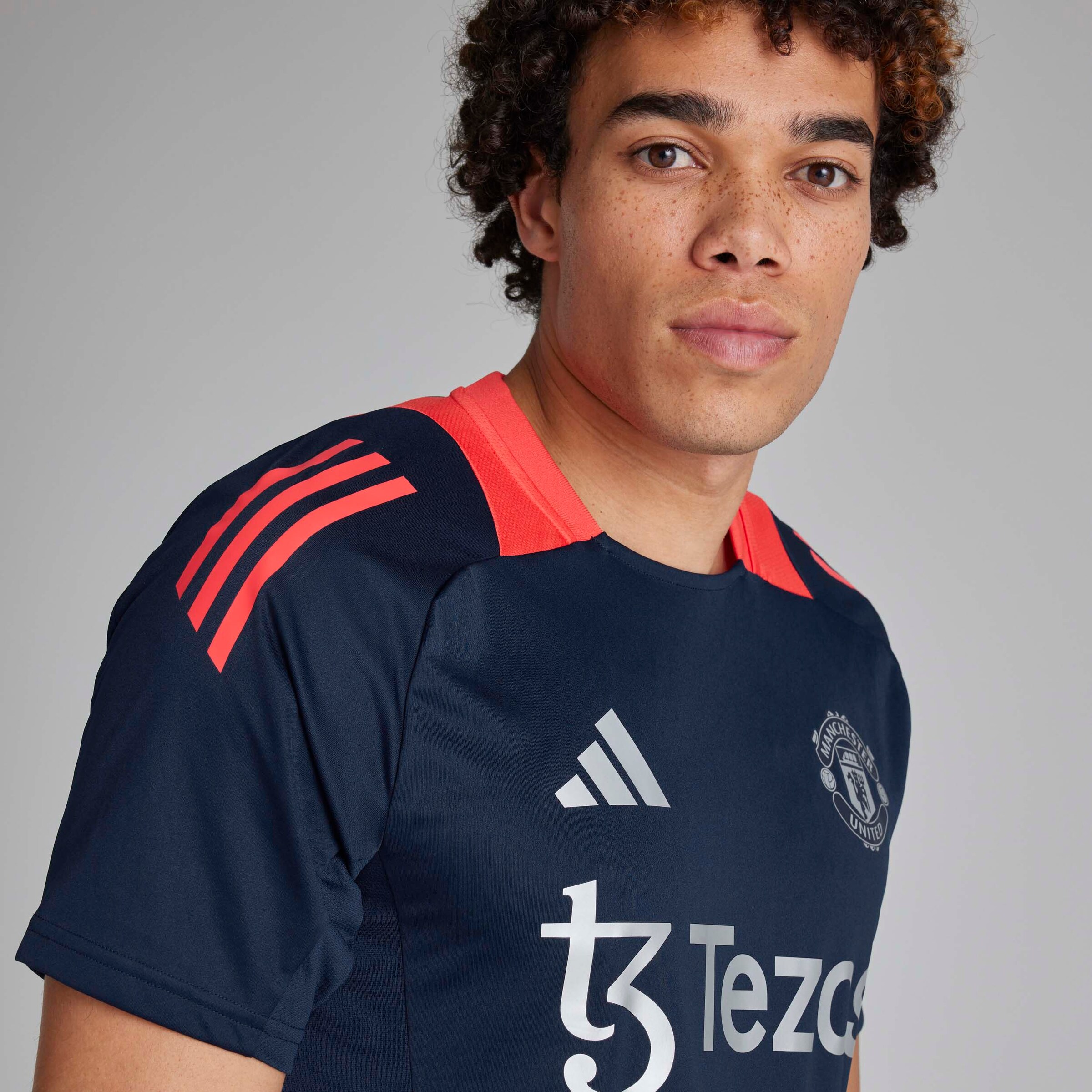 Manchester United Tiro 24 Training Jersey Navy Blue Detail [4-5]