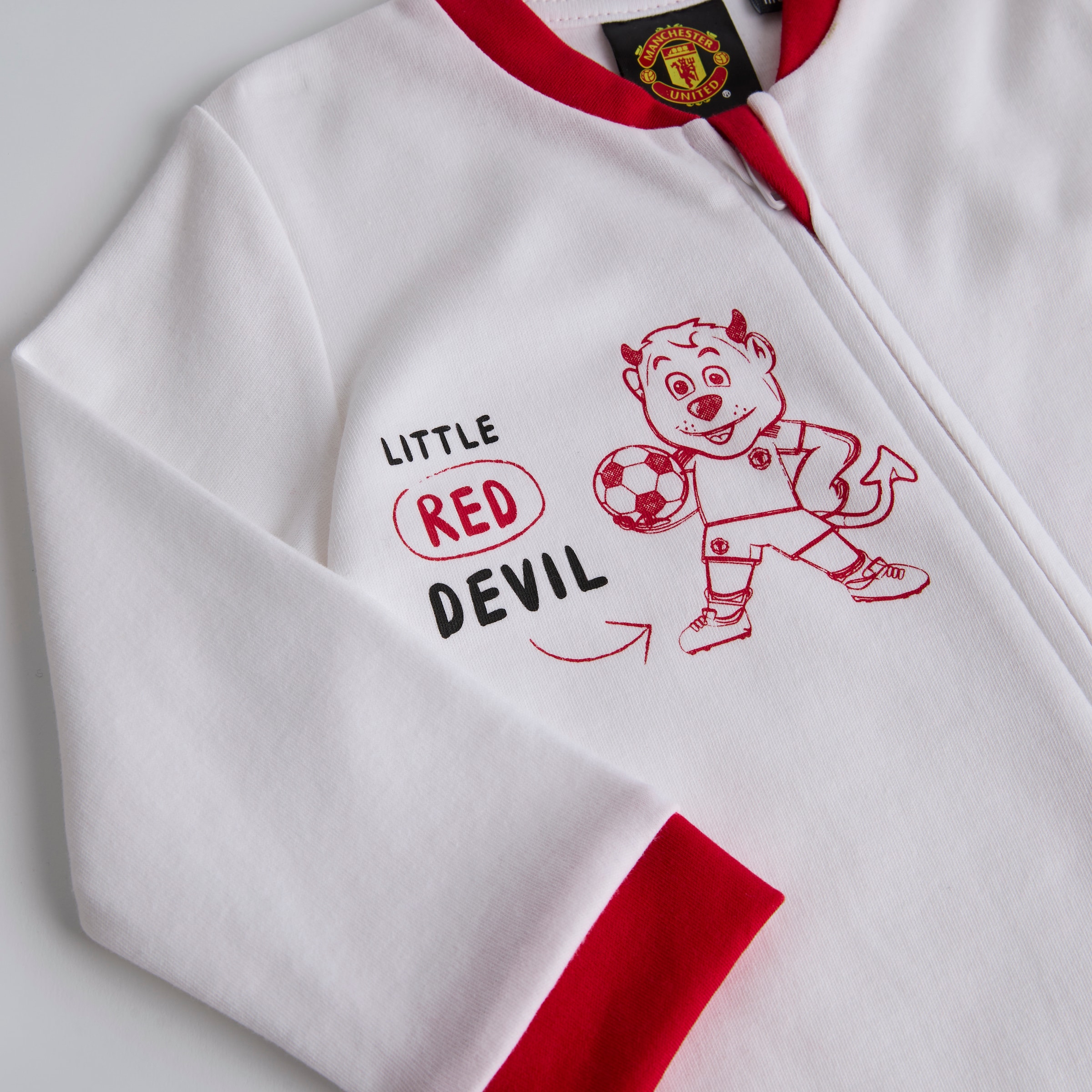 Manchester United Baby Little Devil Sleepsuit & Bib Set White Blanc Détail [3-4]