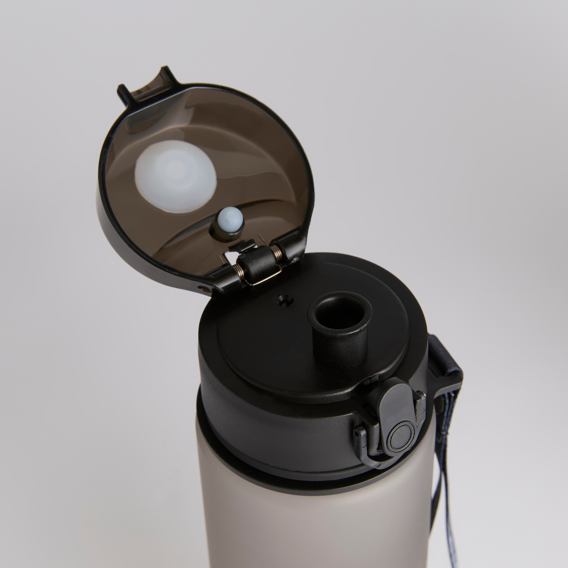 Manchester United Flip Top Plastic Bottle Black Black Detail [3-4]