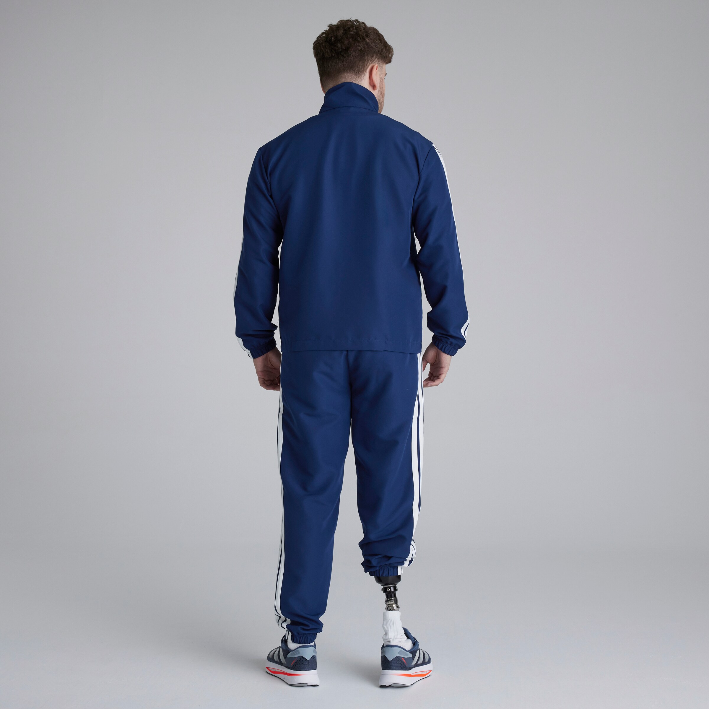 Manchester United x adidas Essentials 3-Stripes Woven Tracksuit Blue Bleu Détail [2-6]