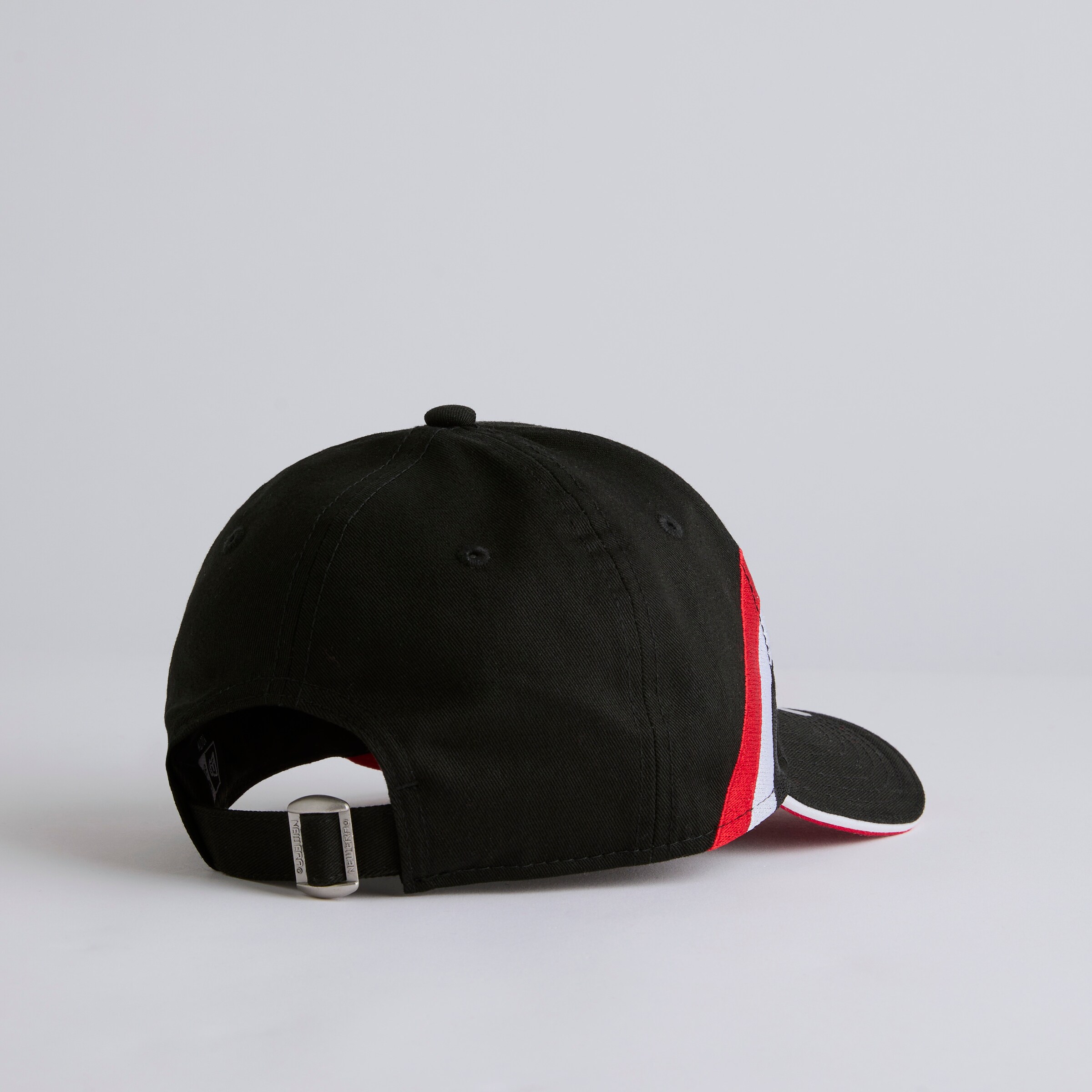Manchester United x New Era Fan Flag 9Forty Cap Black Black Detail [4-5]