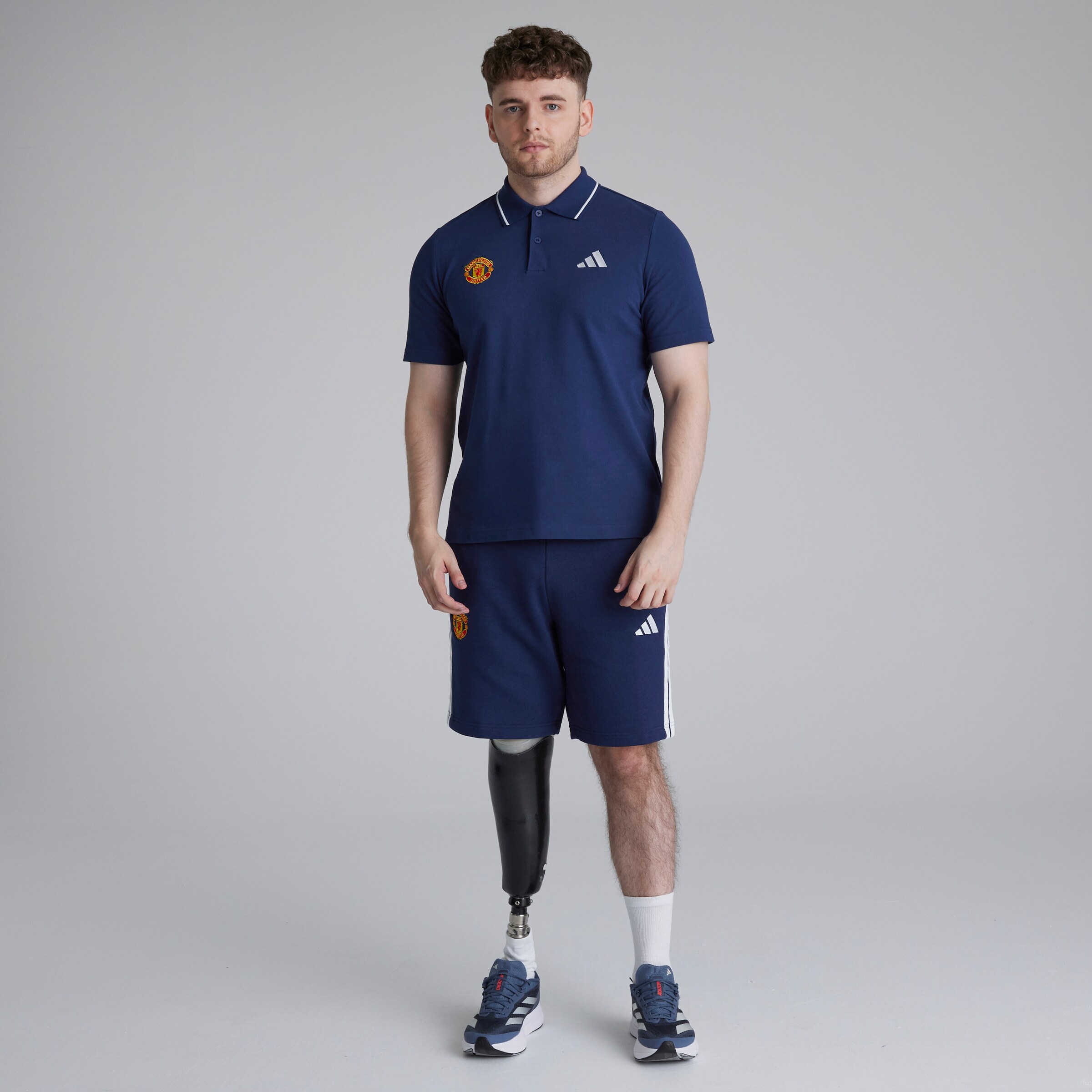 Manchester United x adidas Essentials Pique Polo Shirt Blue Bleu Détail [3-4]