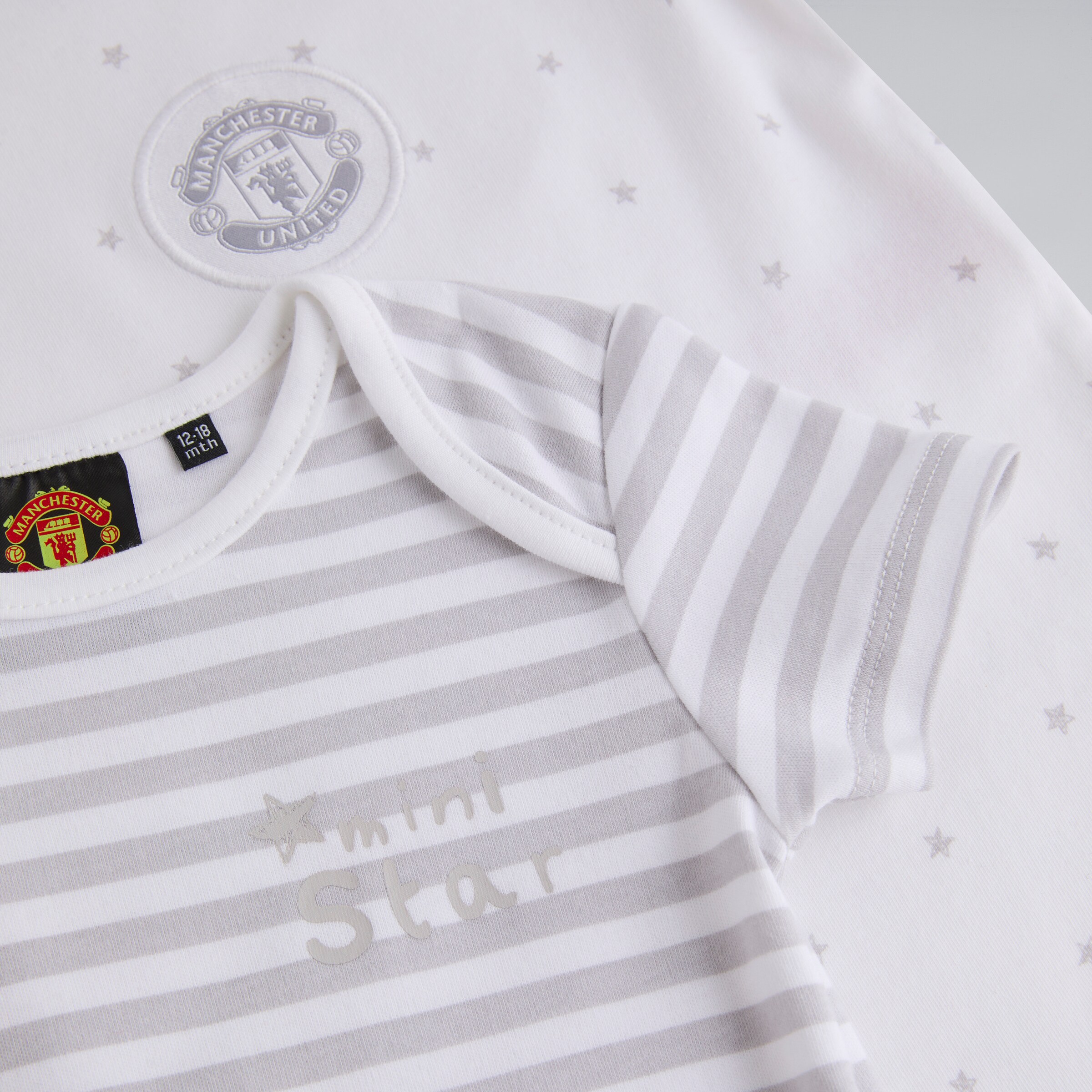 Manchester United Baby Sleepsuit, Bodysuits, Bib, Pants, Gloves & Hat Gift Box White White Detail [4-5]
