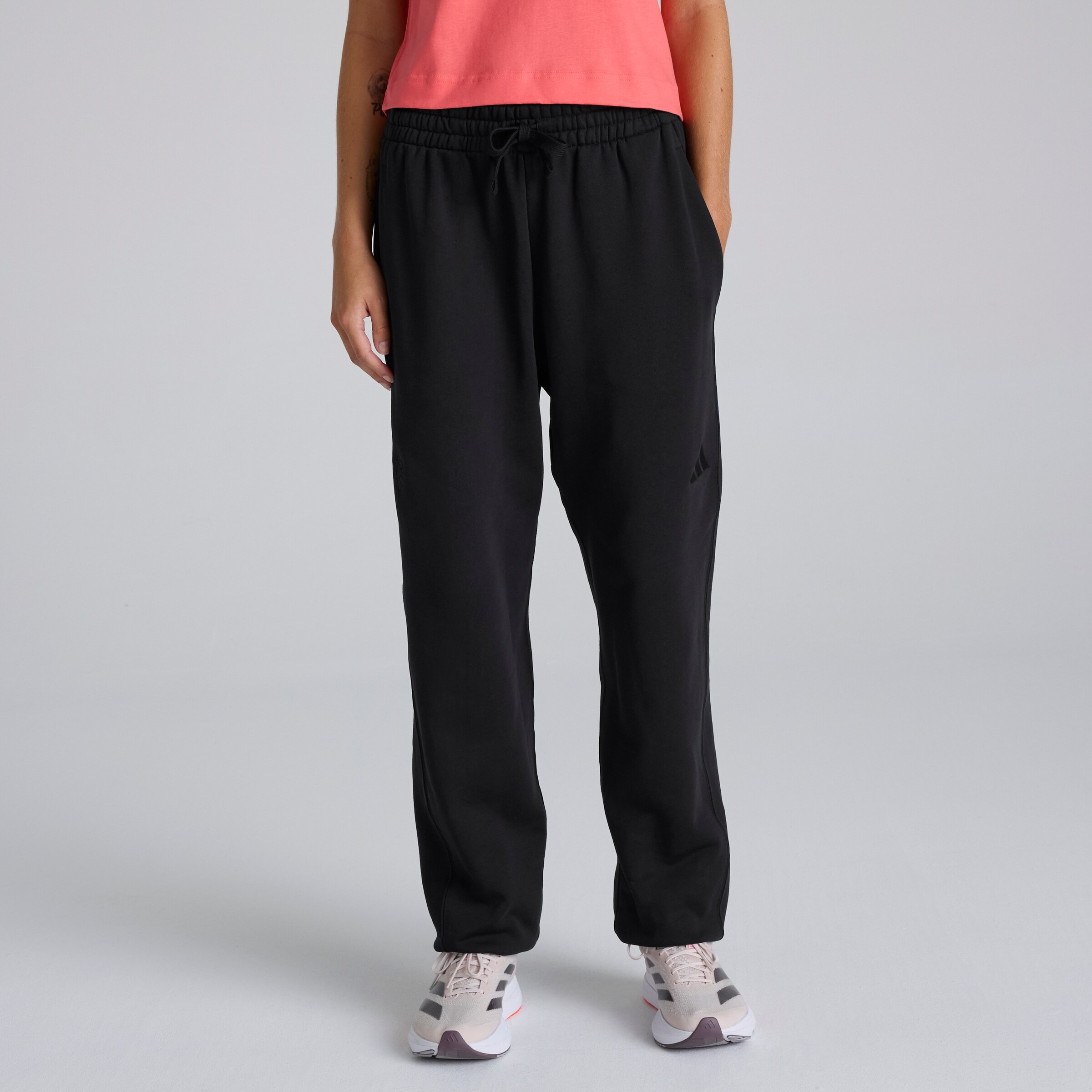 Manchester United x adidas Womens ALL SZN Loose Joggers Black Black Detail [1-5]