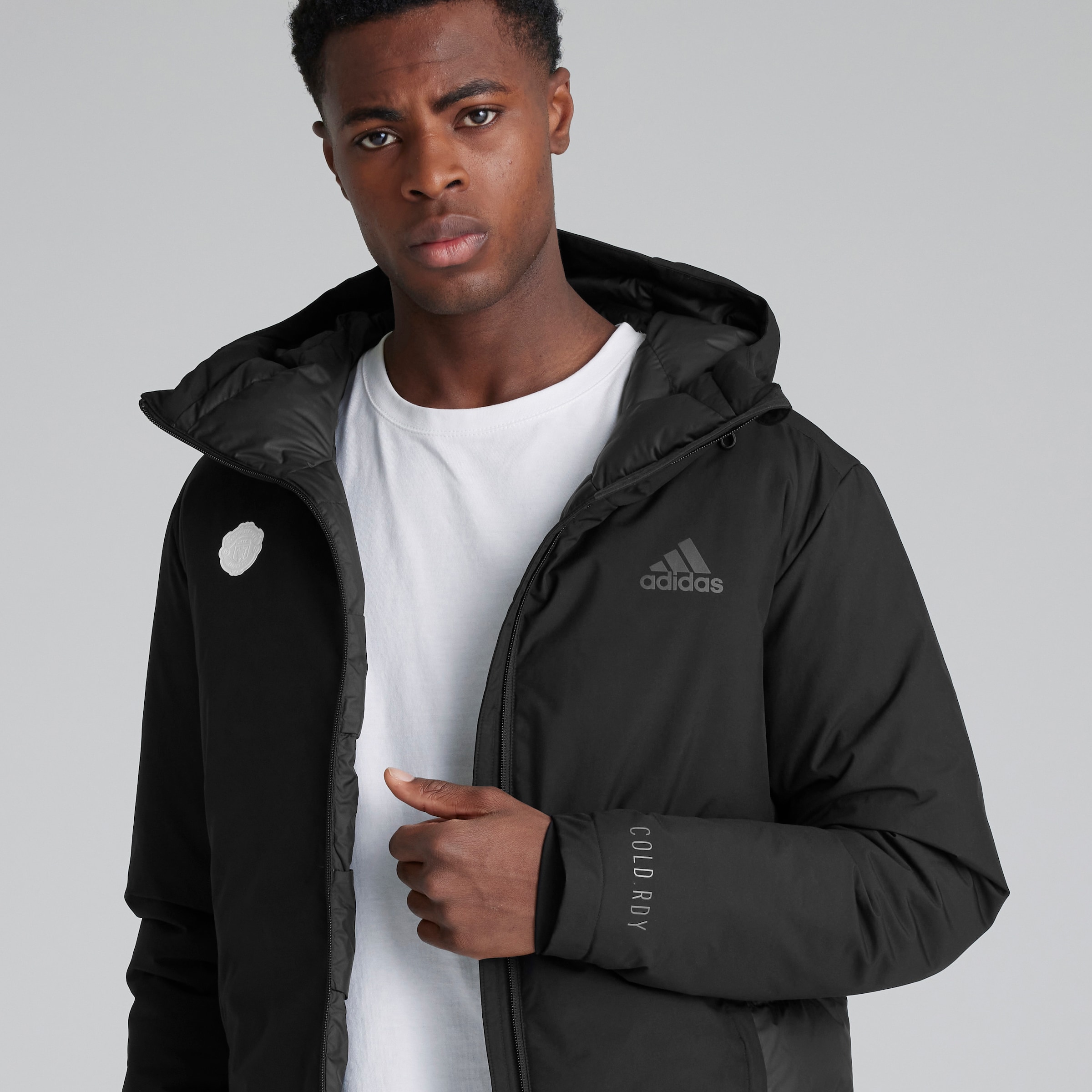 Manchester United x adidas Traveer COLD.RDY Jacket Black Black Detail [4-6]