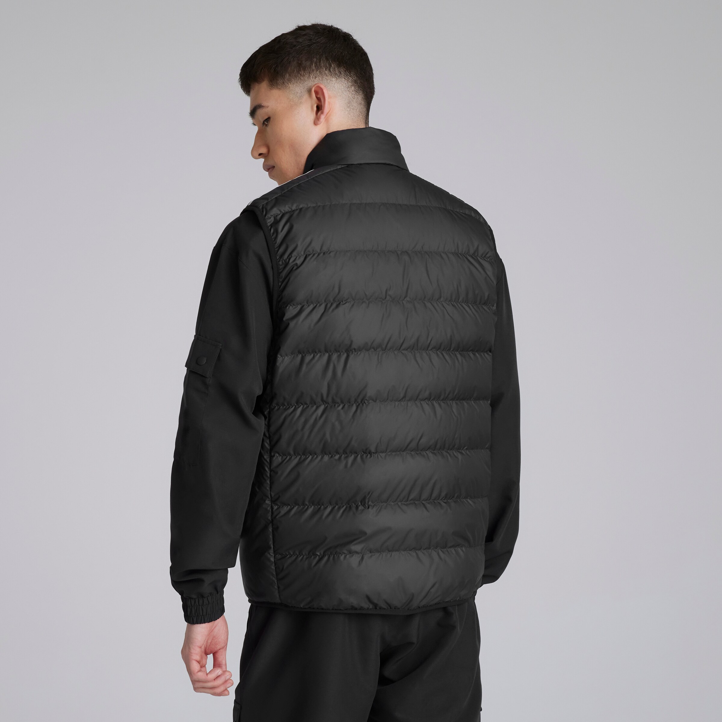 Manchester United x adidas Essentials 3-Stripes Light Down Gilet Black Black Detail [2-5]