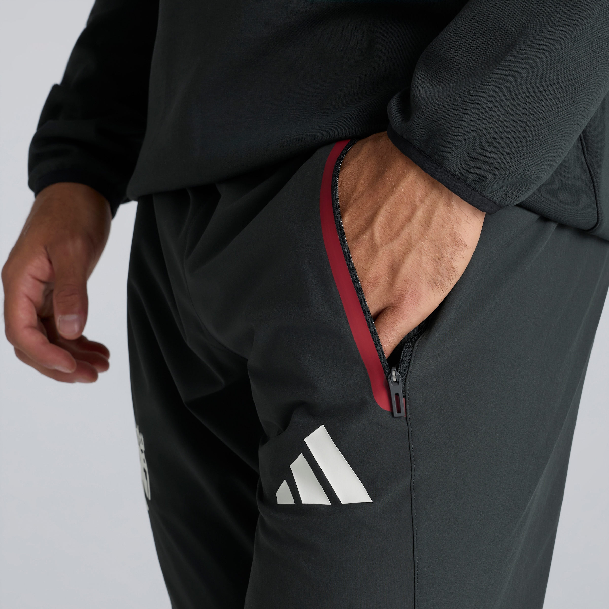 Manchester United Tiro Tech Track Pants Green Grün Detail [4-7]