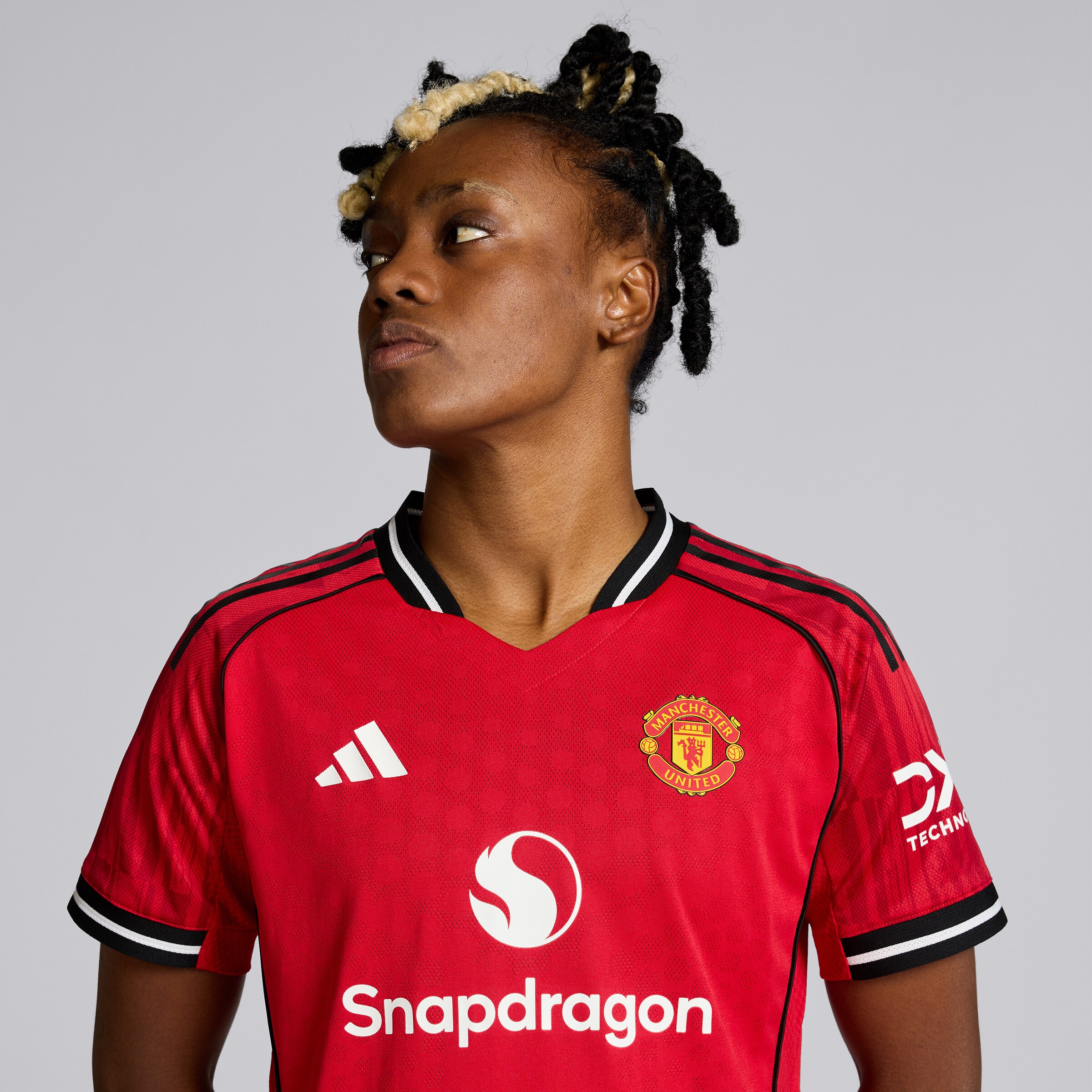 Manchester United Womens 25/26 Home Authentic Jersey 红色 细节 [4-6]