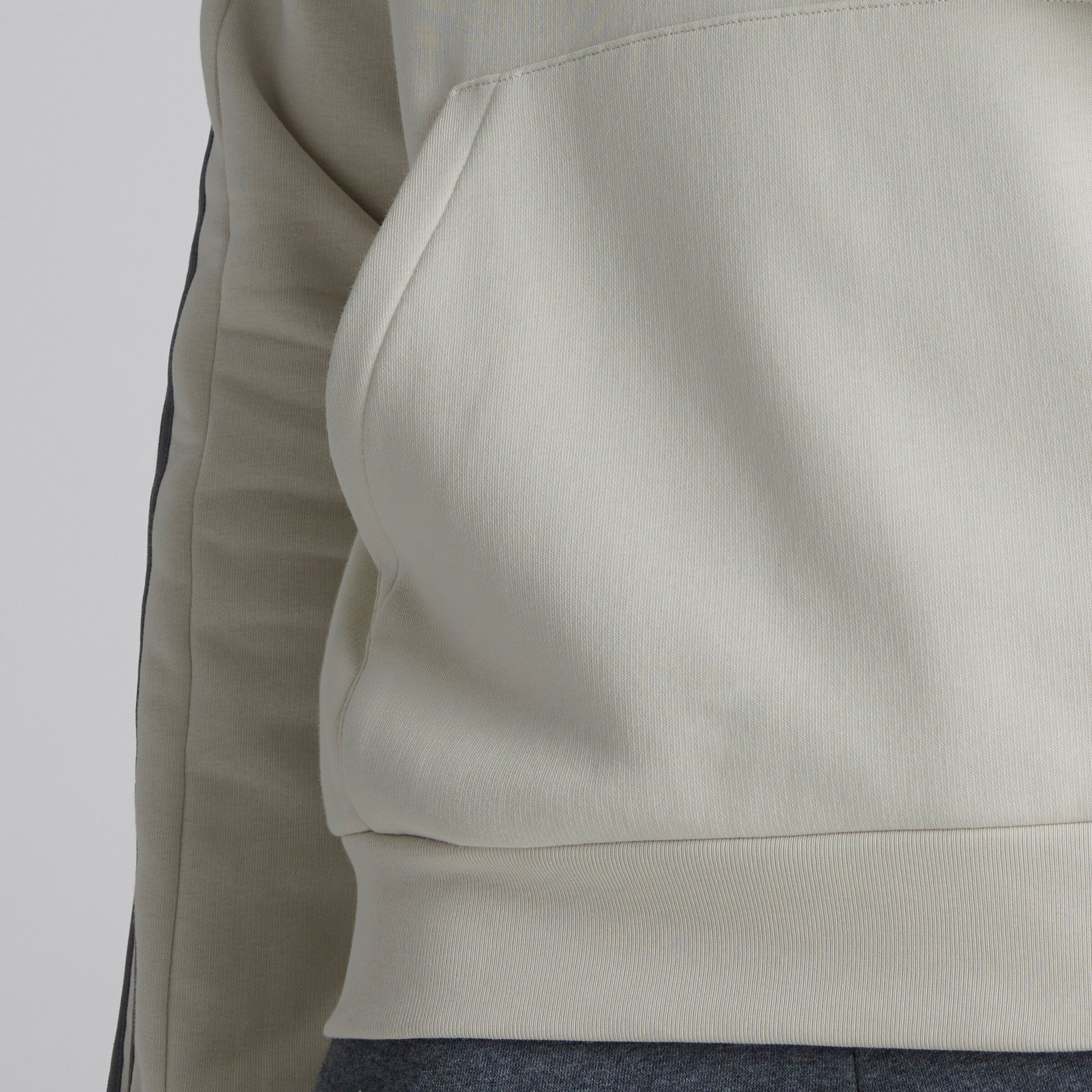 Manchester United x adidas Mens Essentials Fleece 3-Stripes 1/4 Zip Sweatshirt Off White Blanc Détail [4-5]