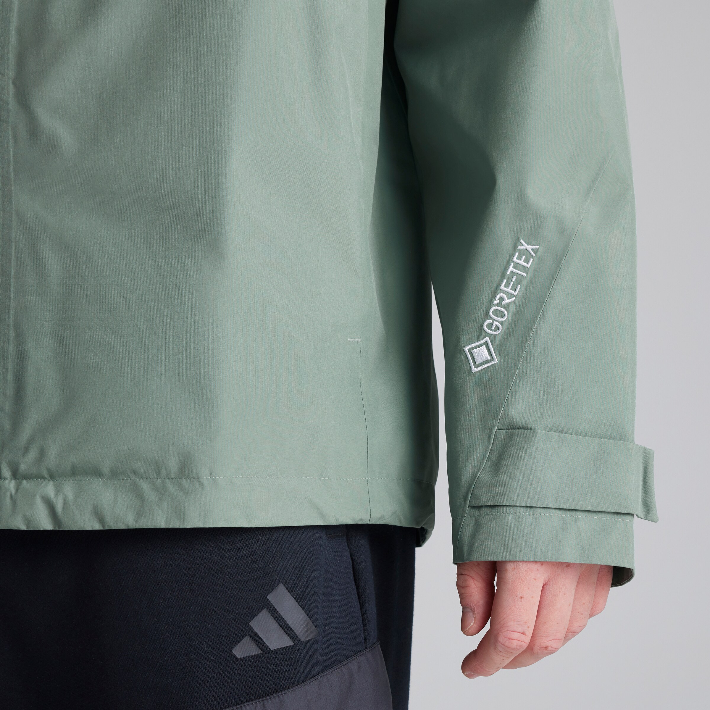 Manchester United x adidas Terrex Xperior 2L GORE-TEX Performance Jacket Green Green Detail [5-5]