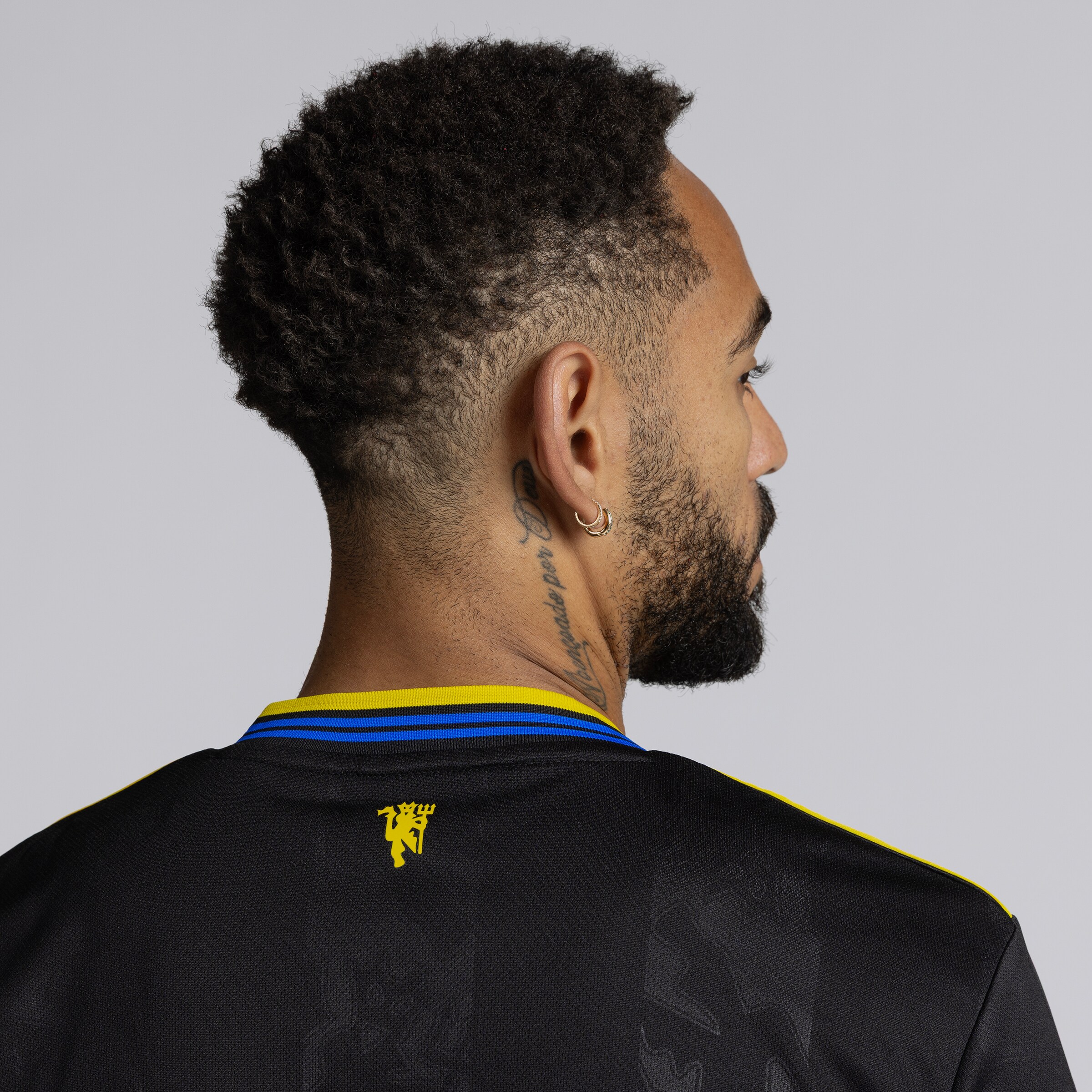 Manchester United 25/26 Third Jersey Negro Detalle [5-5]