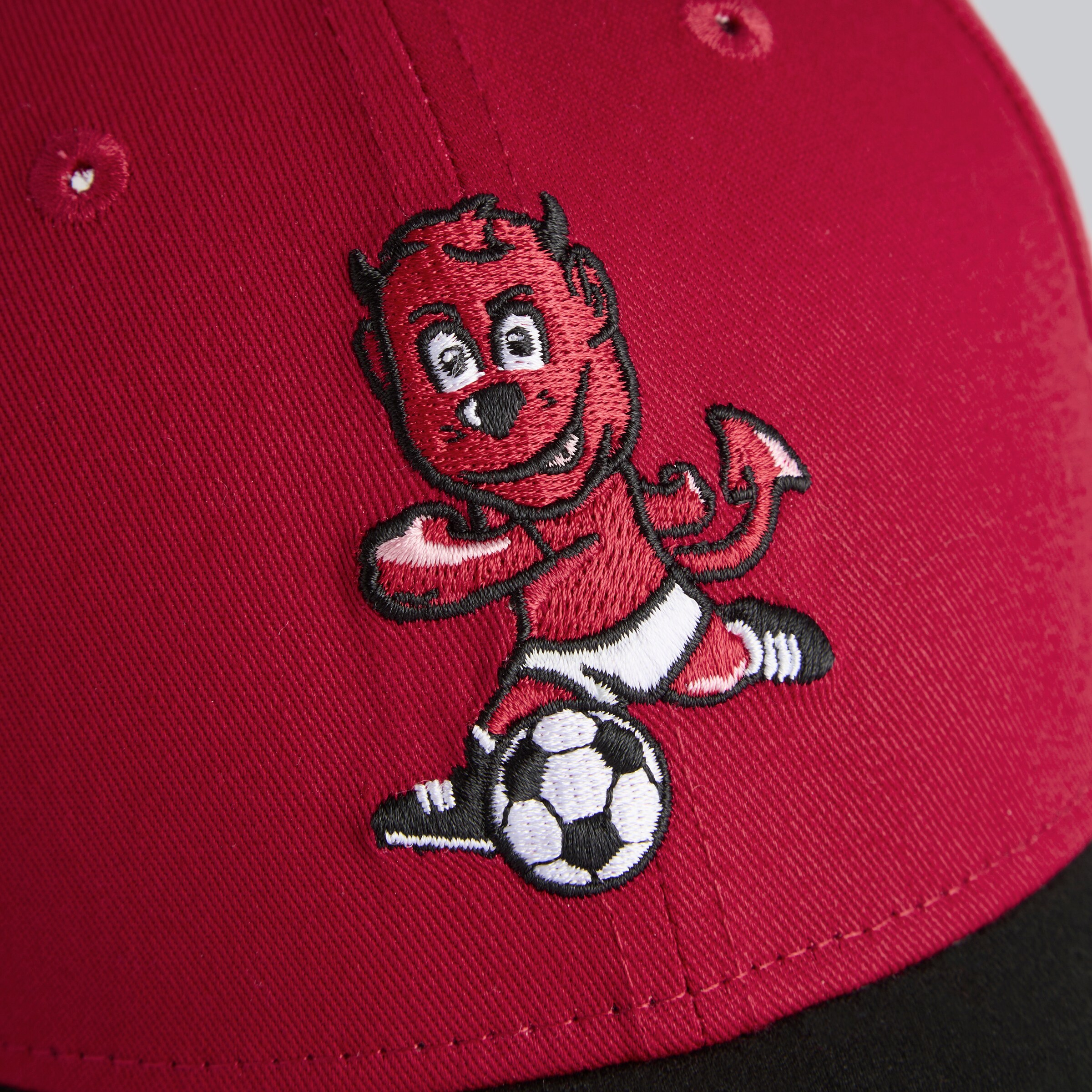 Manchester United x New Era Kids Fred The Red 9Forty Cap Red Red Detail [5-5]