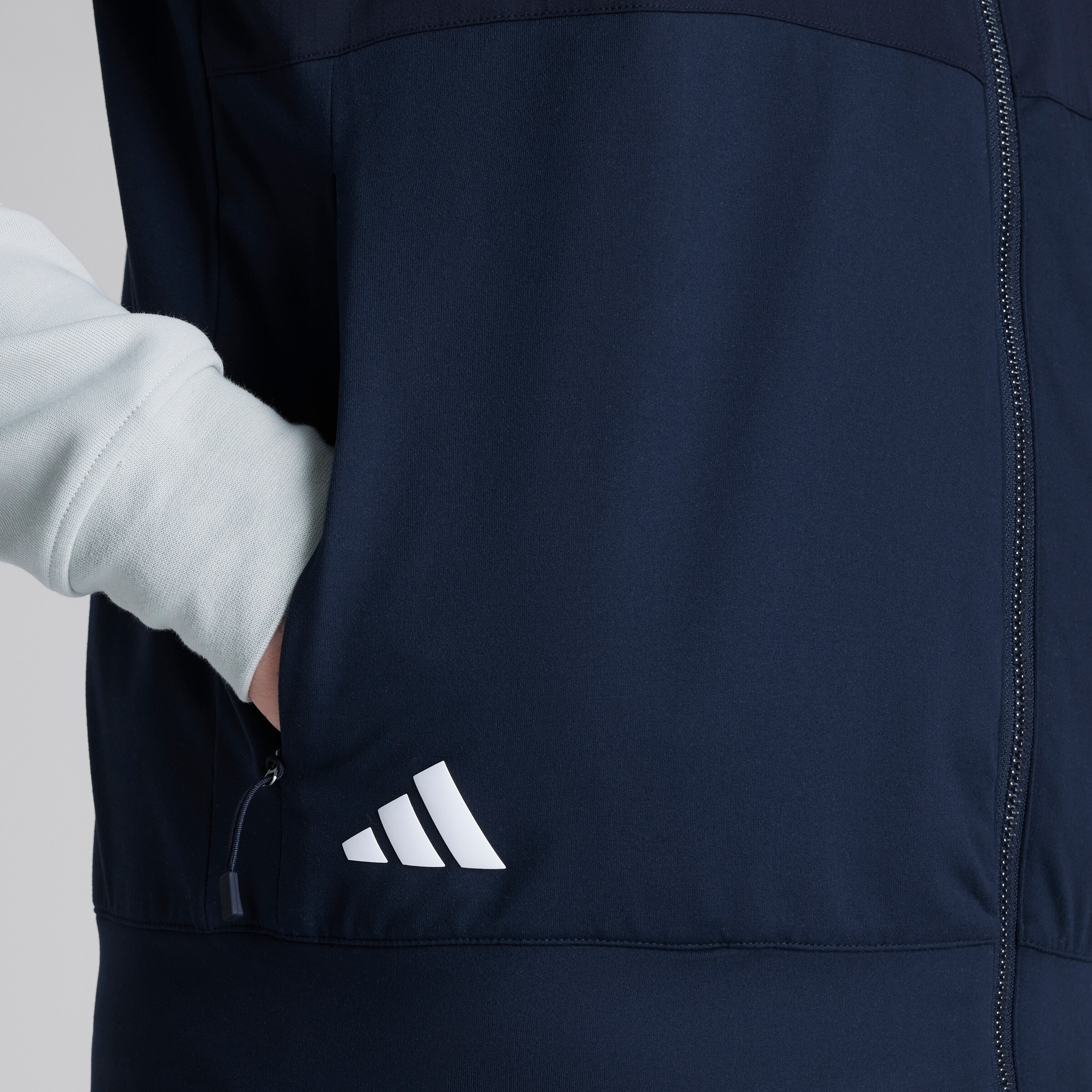 Manchester United x adidas Golf Ultimate365 Tour Full-Zip Vest Navy Navy blue Detail [5-5]