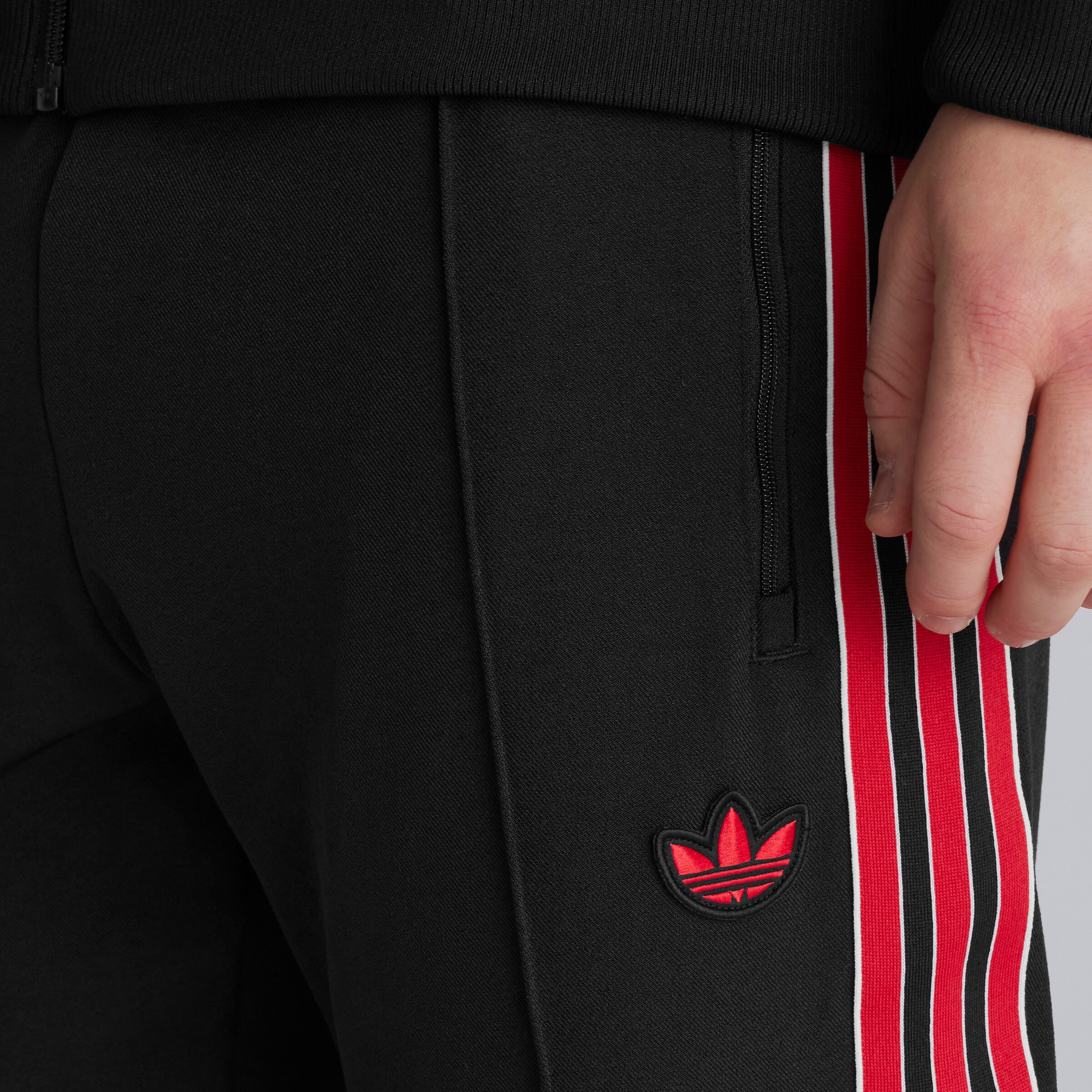 Manchester United x adidas Mens Terrace Icons Track Pants Black Noir Détail [5-7]