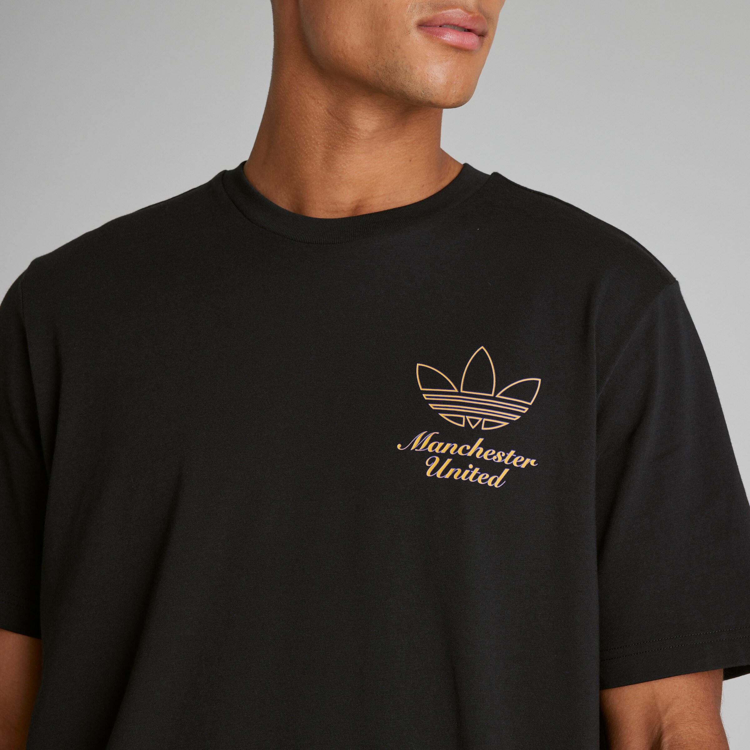 Manchester United Terrace Icons Graphic T-Shirt Black Detail [4-6]