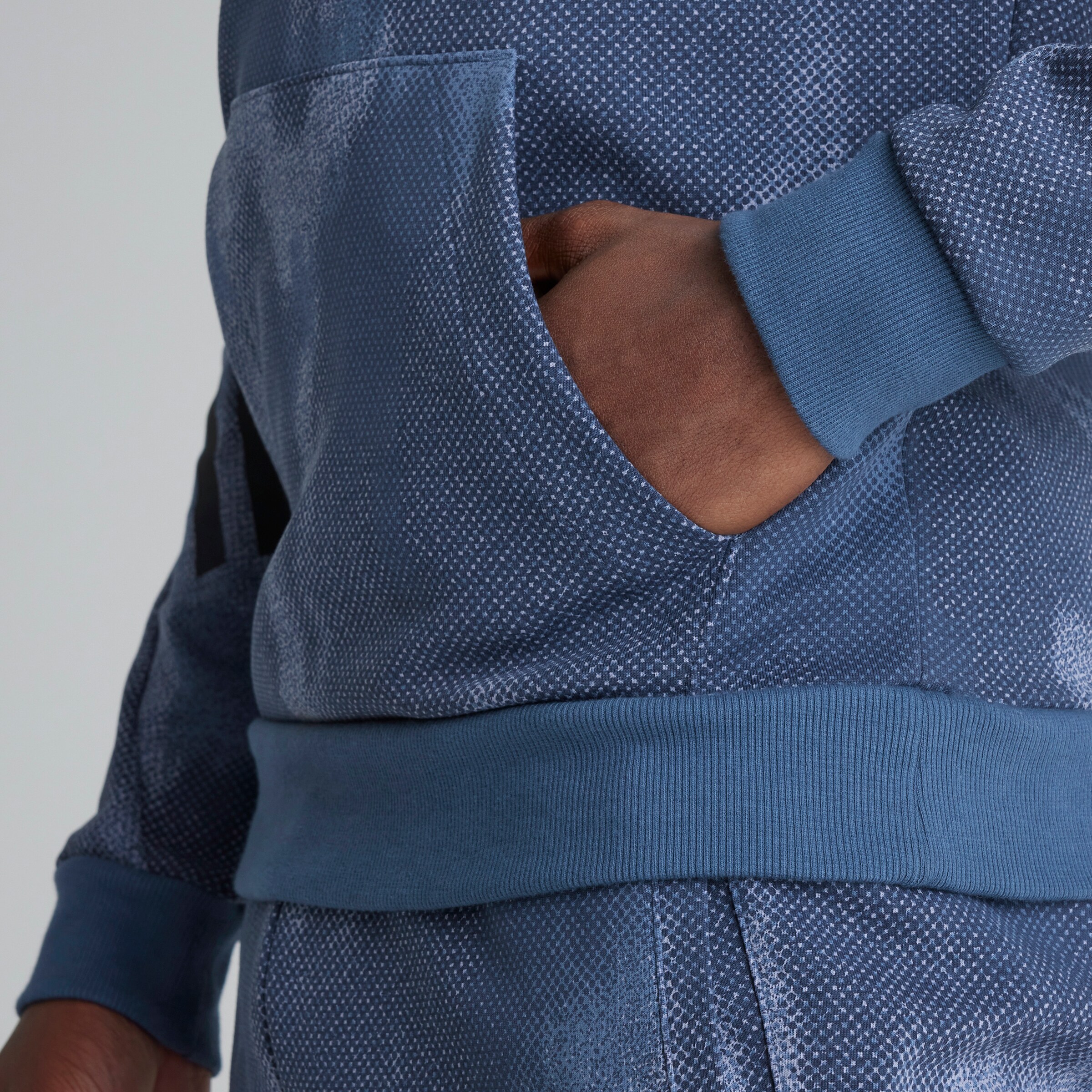 Manchester United x adidas Future Icons Graphic Hoodie Blue Détail [6-6]