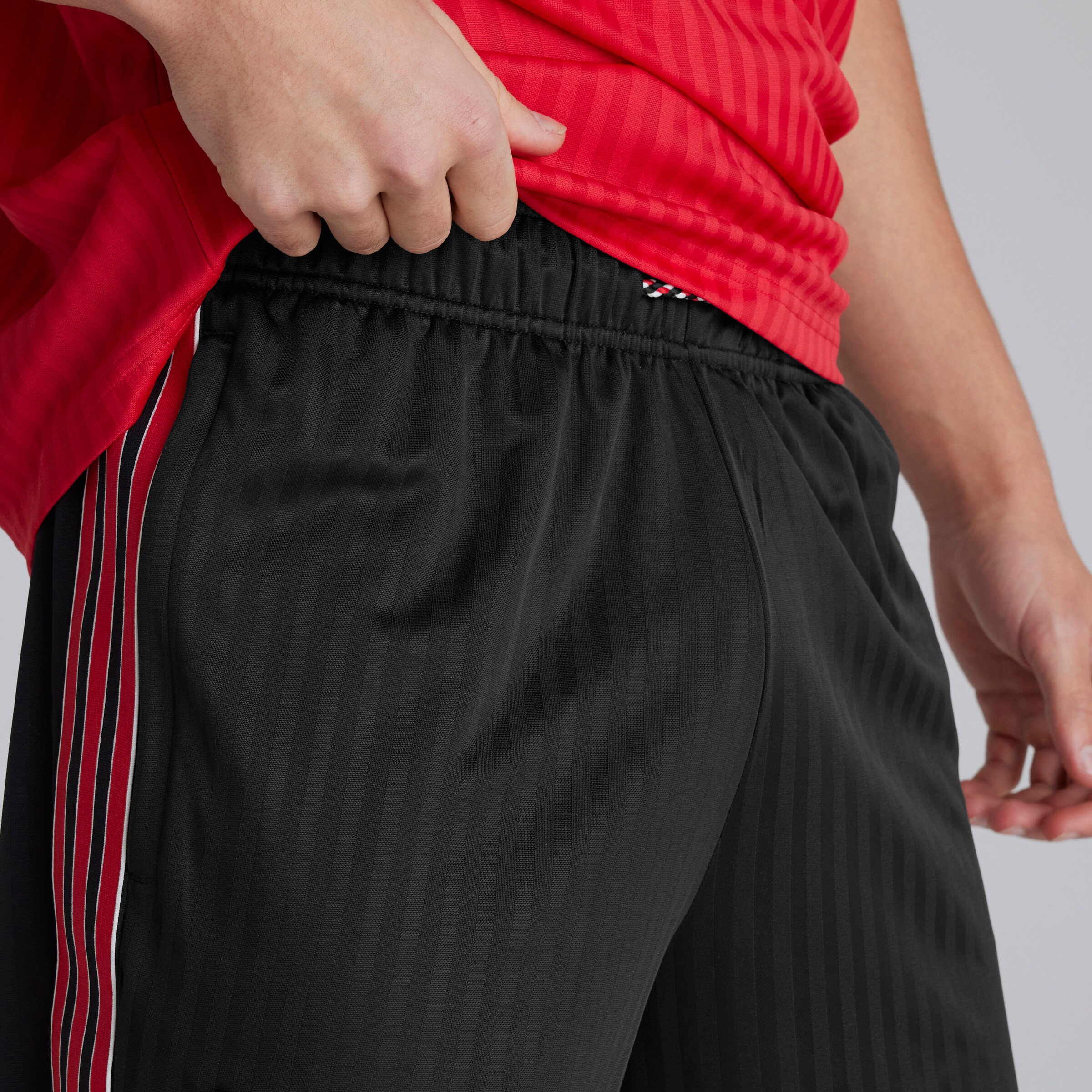 Manchester United x adidas Mens Terrace Icons Shorts Black Noir Détail [6-8]