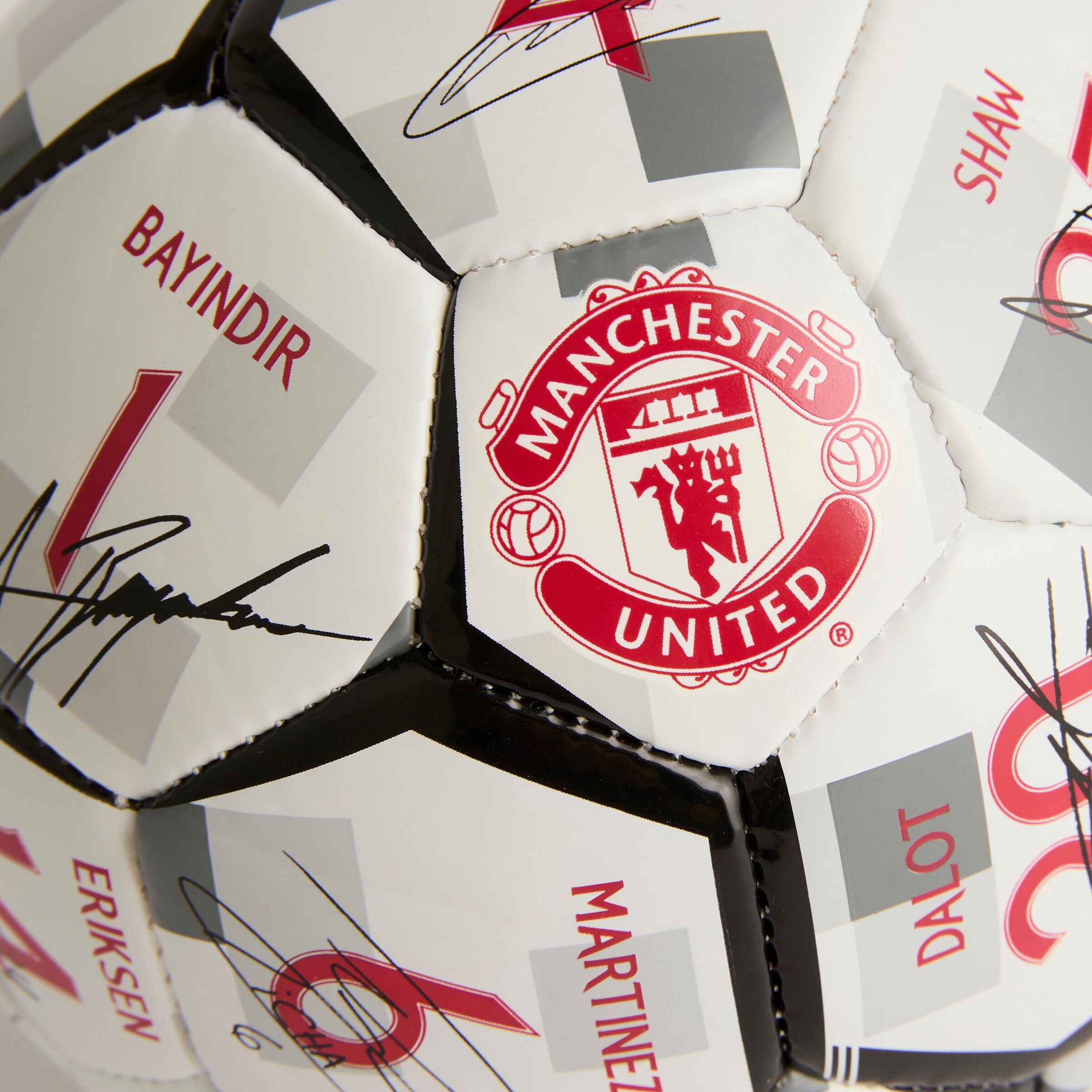 Manchester United 24/25 Team Signature Football Size 1 White White Detail [3-4]